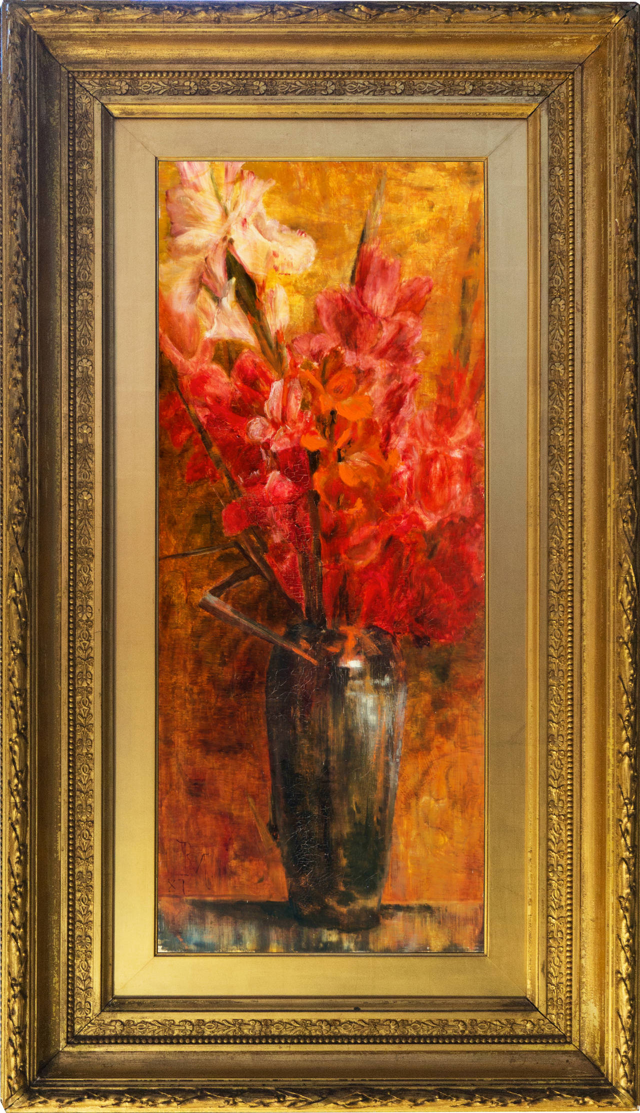 Rose Marshall Still-Life Painting – Red Gladioli in einer chinesischen Vase, Stillleben der Knstlerin der sthetizismus