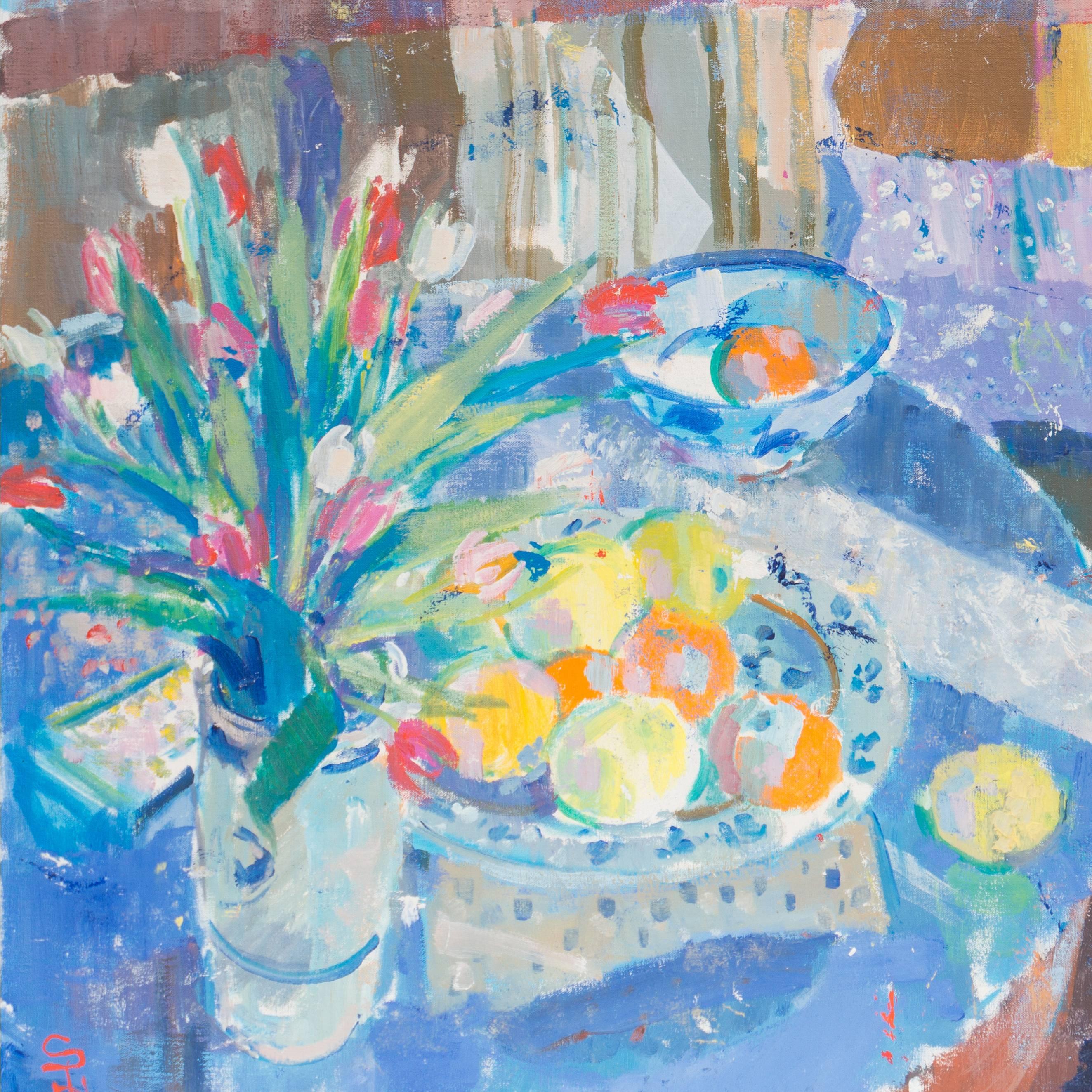 „Stillleben der Tulpen in einem sonnenbeschienenen Innenraum“, postimpressionistisches blaues Zimmer (Post-Impressionismus), Painting, von Poul Nielsen