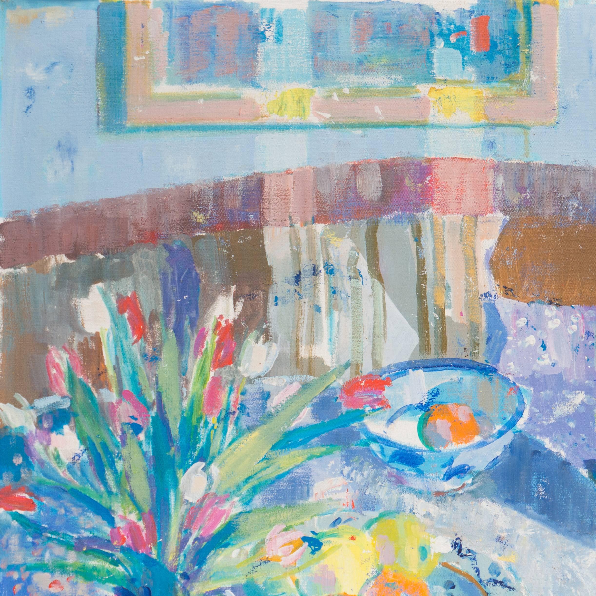 „Stillleben der Tulpen in einem sonnenbeschienenen Innenraum“, postimpressionistisches blaues Zimmer (Blau), Still-Life Painting, von Poul Nielsen