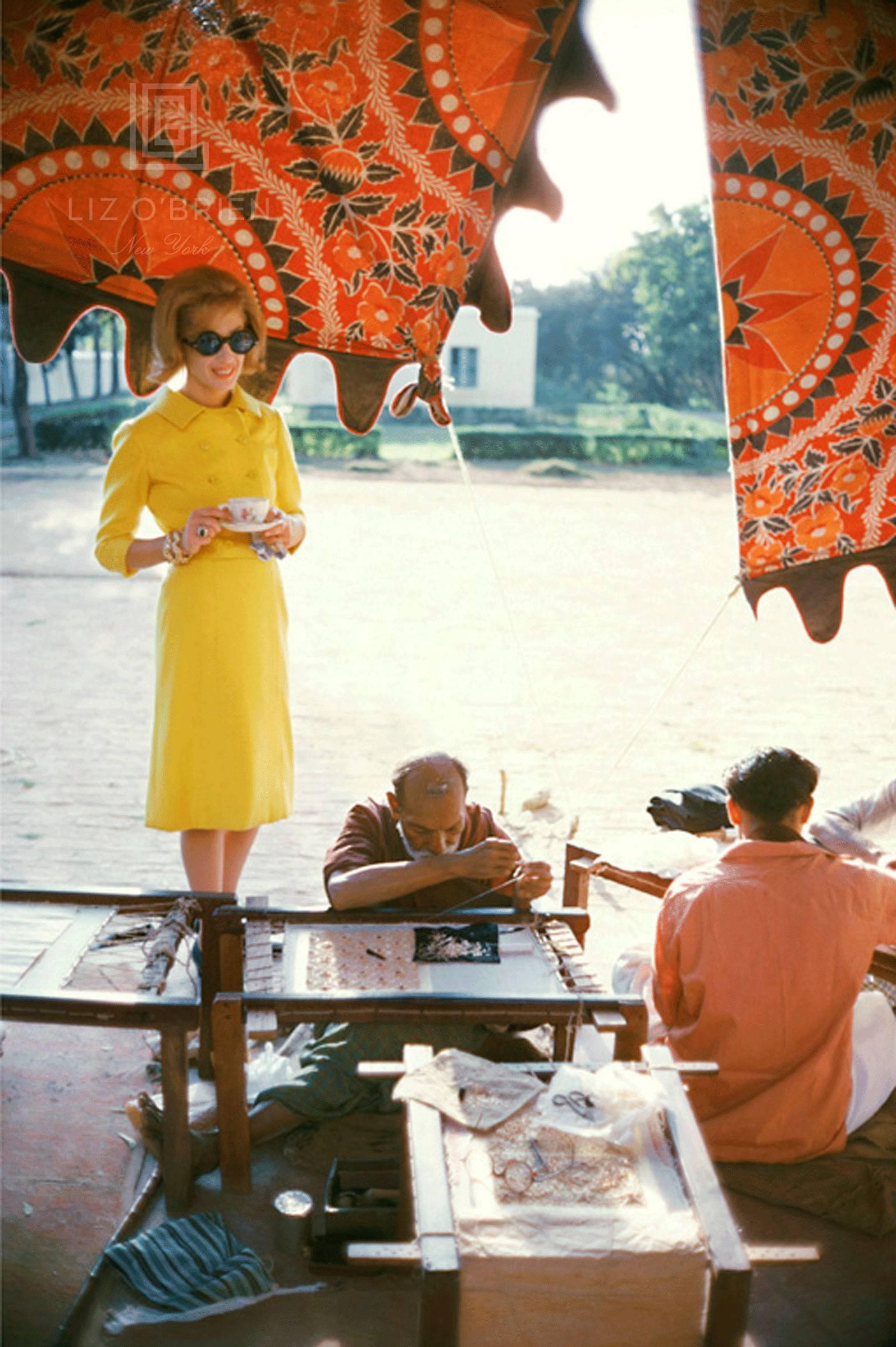 Mark Shaw Color Photograph - Tiger Morse Drinks Tea, Benares, 1962