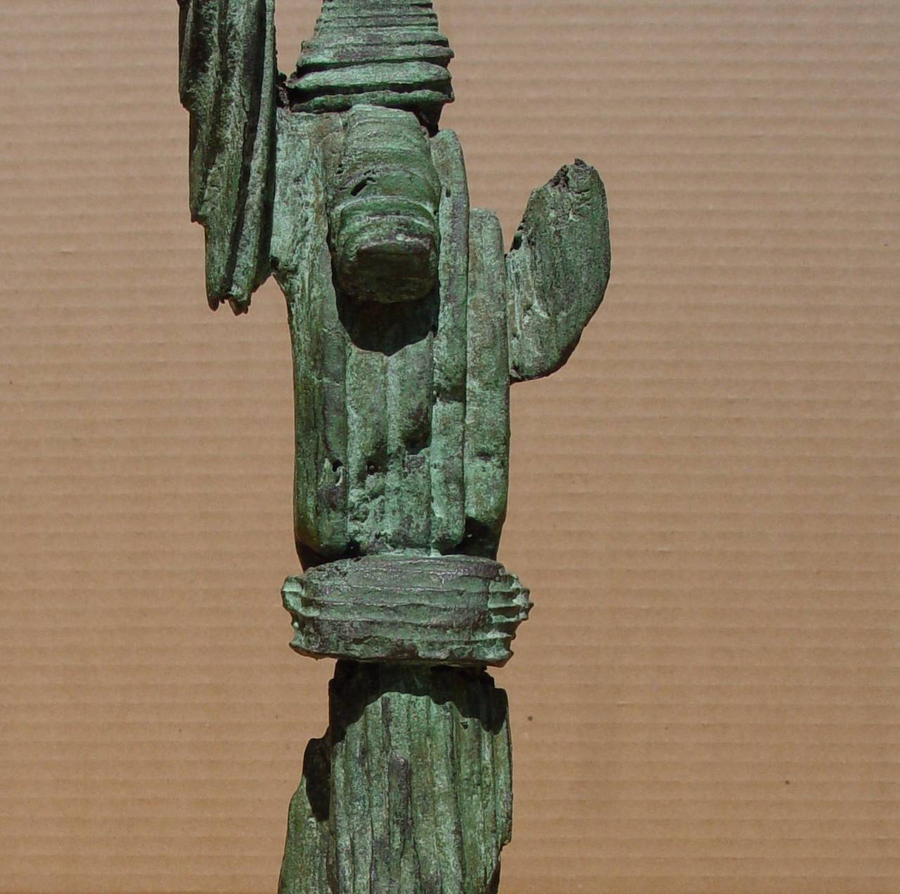 MIRKO BASALDELLA (1910-1969)
Totem, C.C. 1958
Bronze patiné vert
13 x 1 5/8 x 1 1/4 pouces
Non signé

PROVENANCE

Succession de Gyorgy Kepes

Mirko Basaldella est considéré comme l'un des sculpteurs italiens les plus importants du XXe siècle. Né à