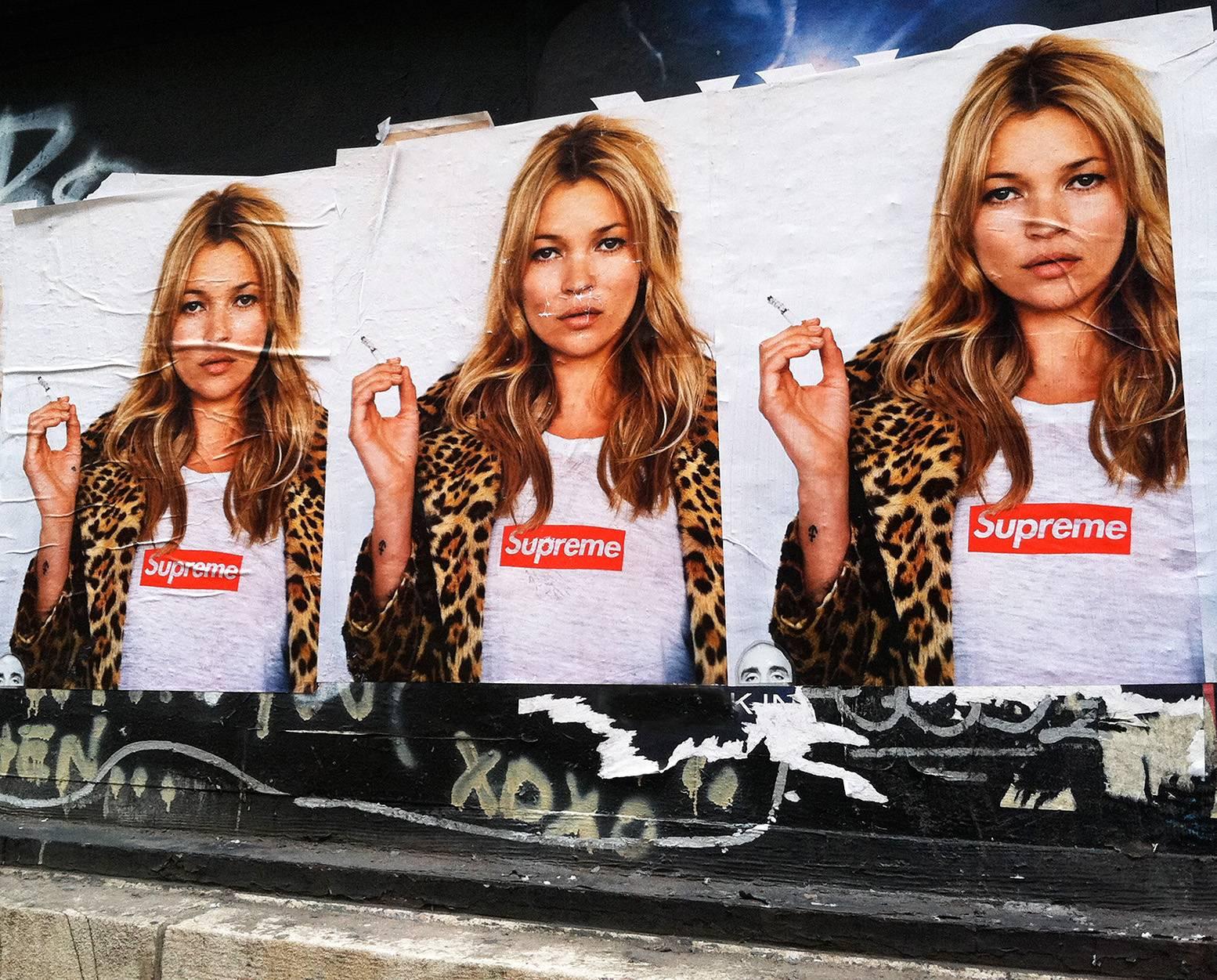 Color Photograph Fernando Natalici - Kate Moss Supreme New York Street Art Photo