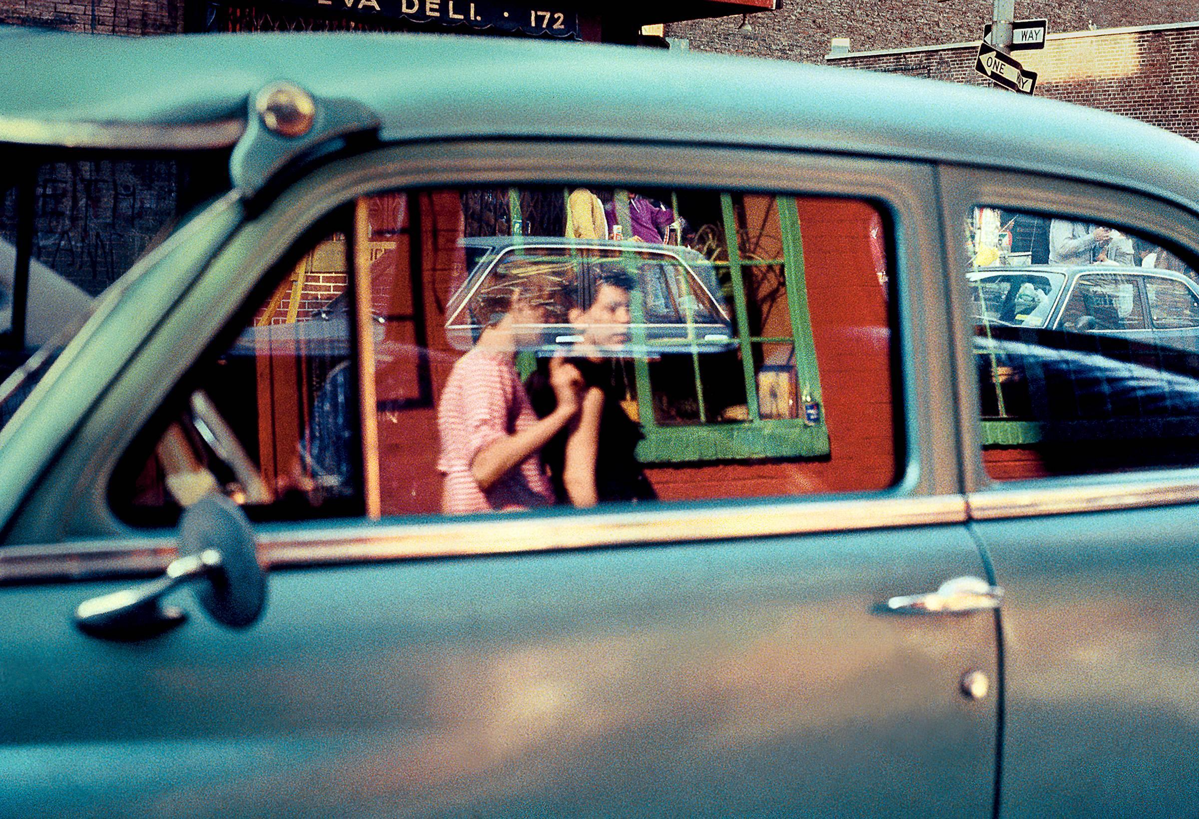 Robert Herman Color Photograph – Prince Street Photograph Soho, New York, 1981 (The New Yorkers) 