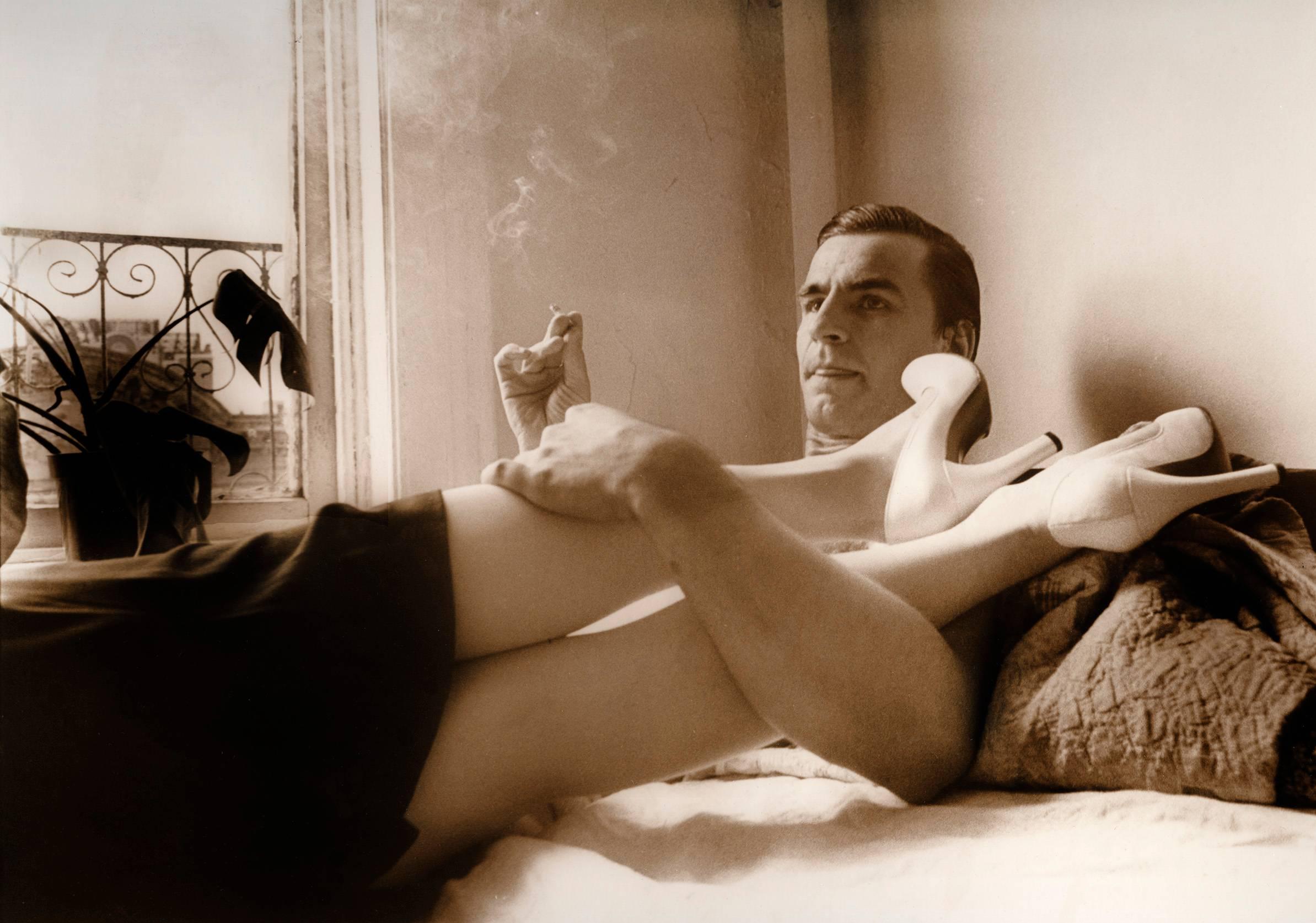 Nude Photograph de Fernando Natalici - Eric Mitchell Camas sin hacer Nueva York 1976 (East Village)