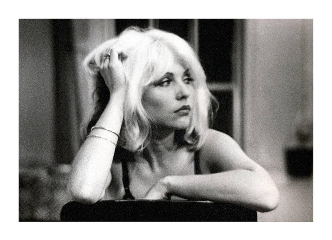 Fernando Natalici Black and White Photograph - Debbie Harry (on the set of Unmade Beds), New York, 1976