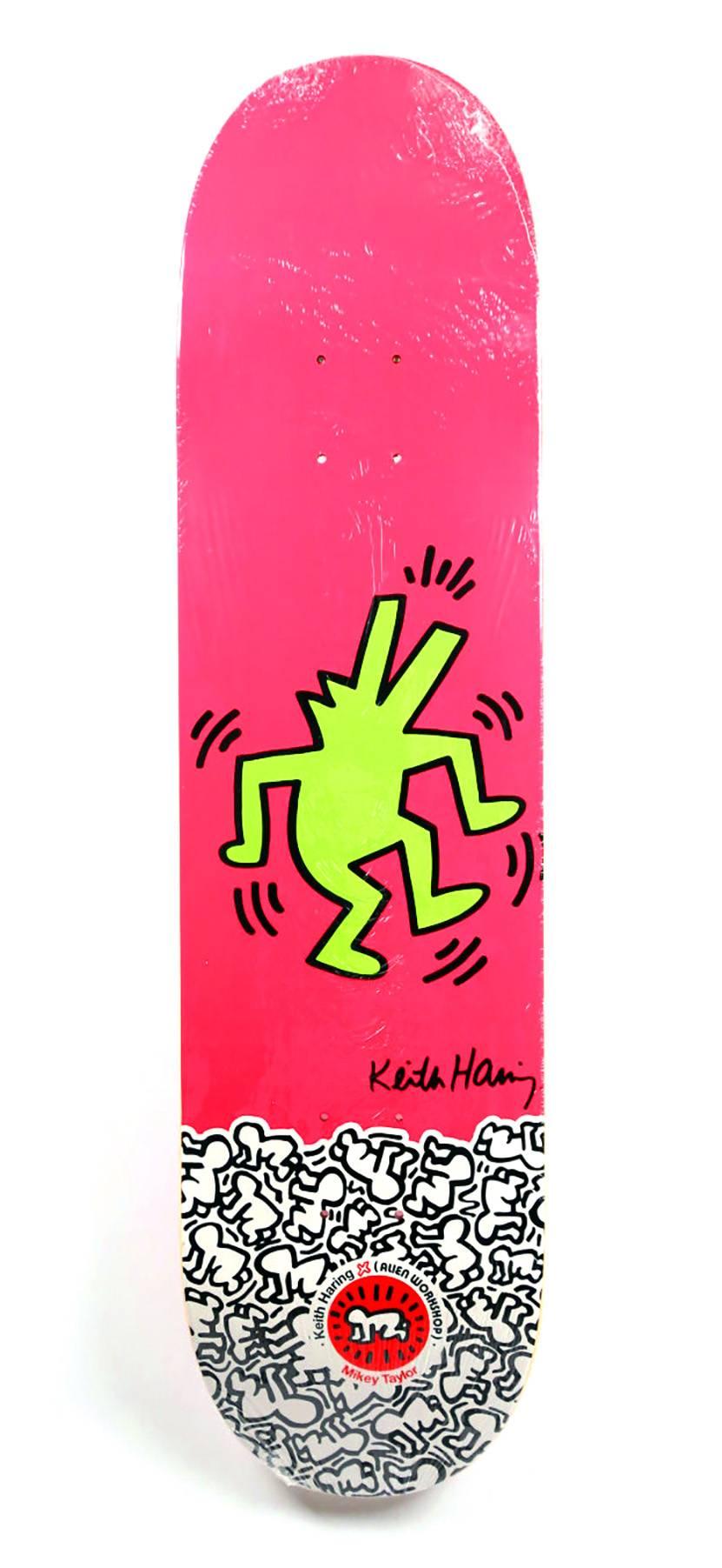 Sold out, 2102 Keith Haring Skateboard Deck présentant l'un des crocodiles emblématiques de l'artiste au milieu d'un brillant mélange de couleurs.  Cette œuvre est le fruit de la collaboration entre Alien Workshop et la Fondation Keith Haring. 

Le