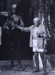 Picasso avec sa sculpture "L'homme et l'agneau", Notre-Dame de Vie, Mougins 