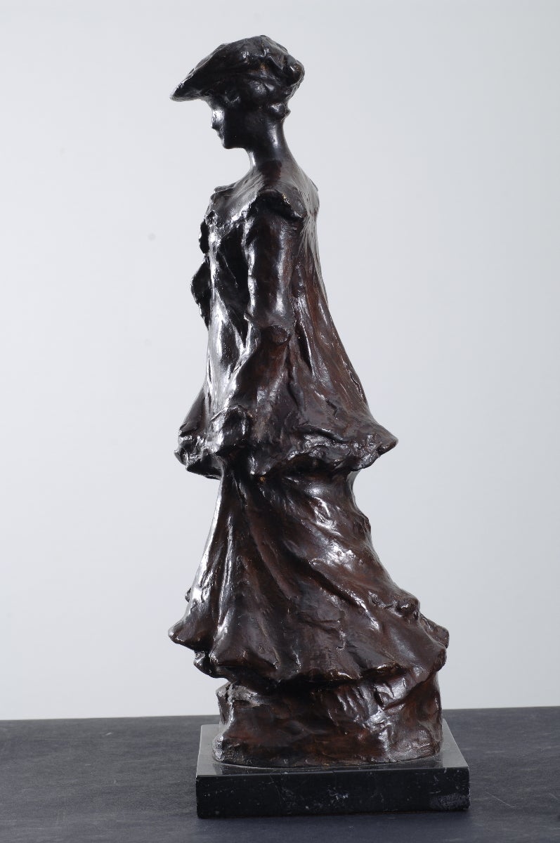 Une Dame avec Chapeau - Gold Figurative Sculpture by Louis Valtat