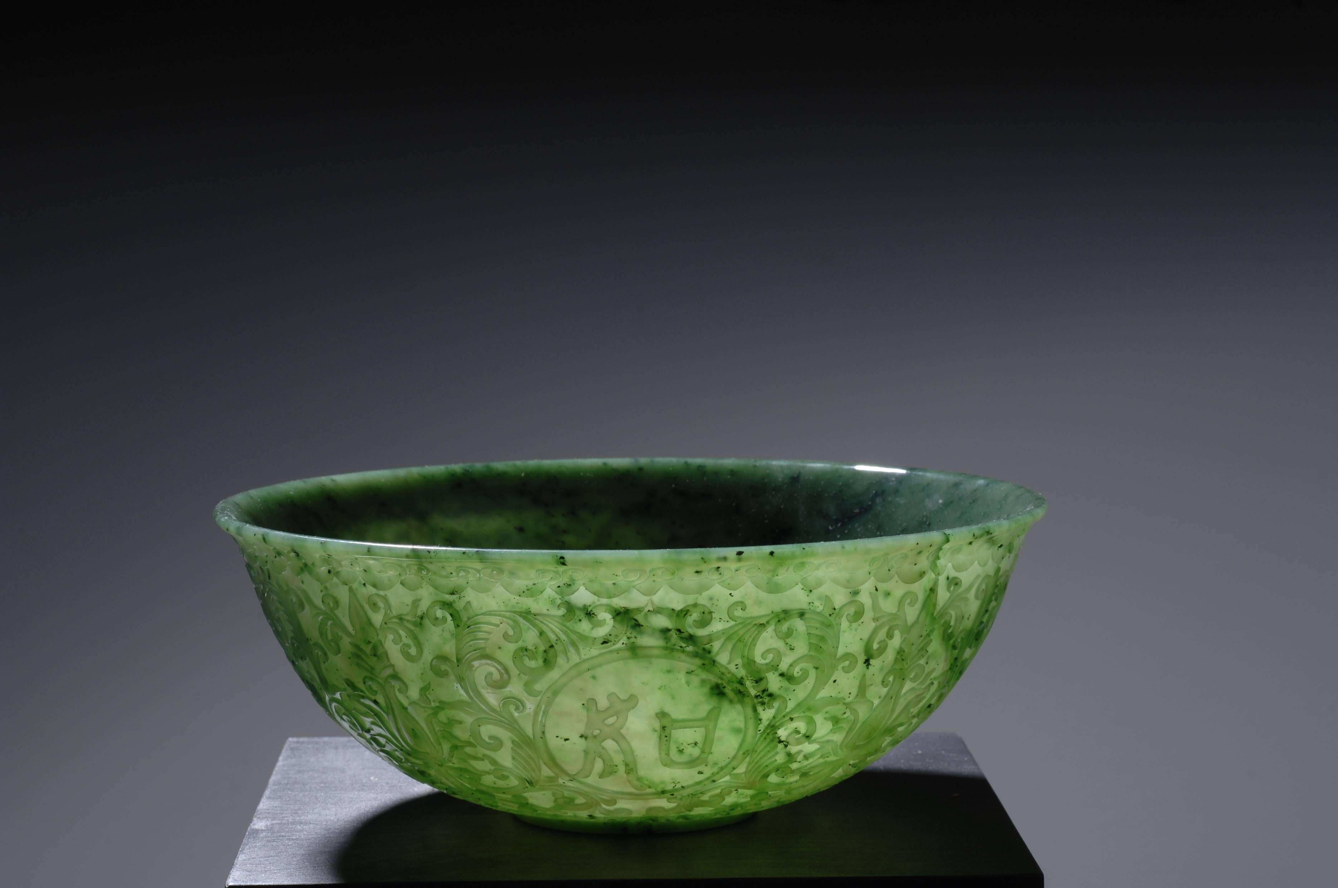 Mughal Style Green Jade Bowl - Sculpture by Unknown