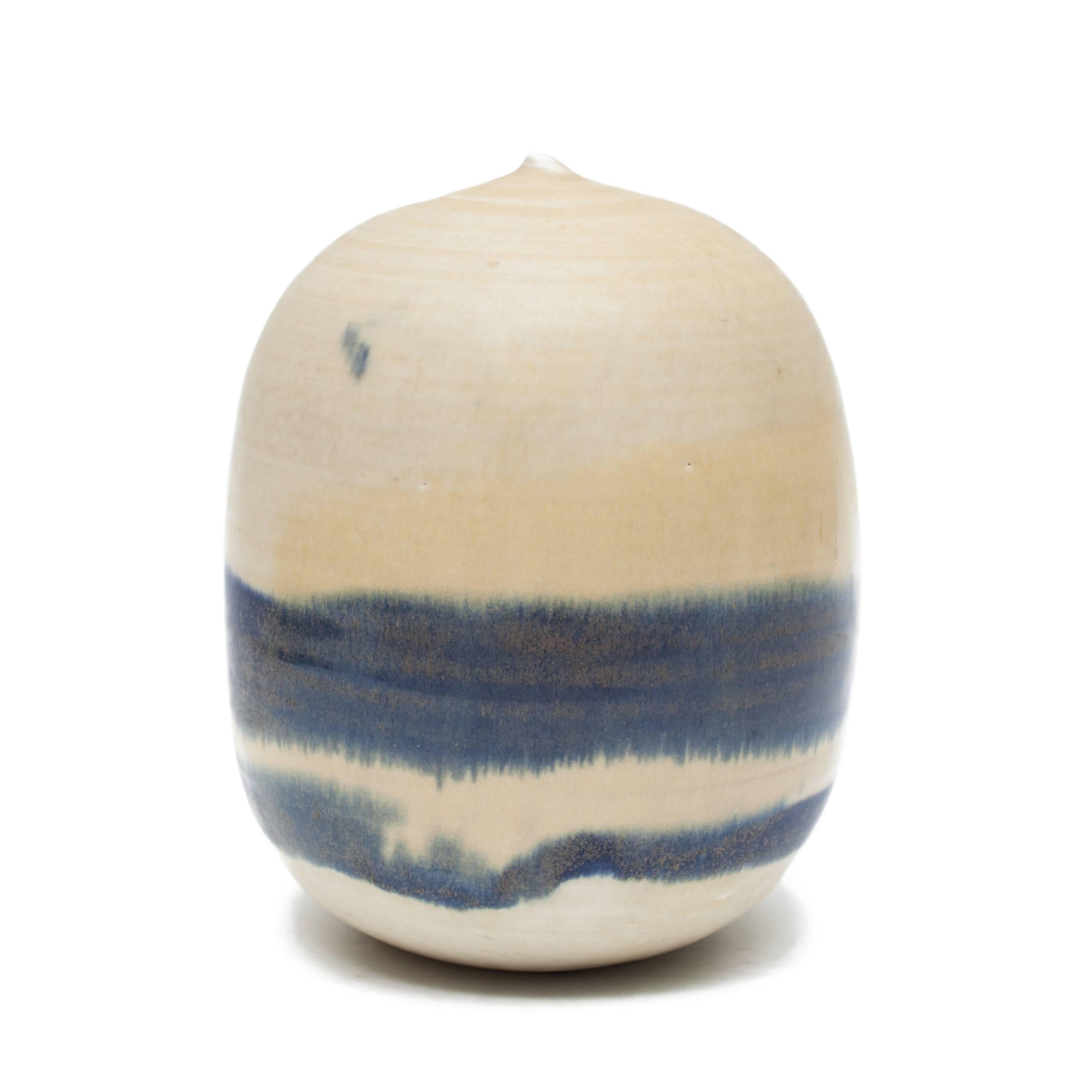 Moon Pot with Rattles - Beige Abstract Sculpture by Toshiko Takaezu