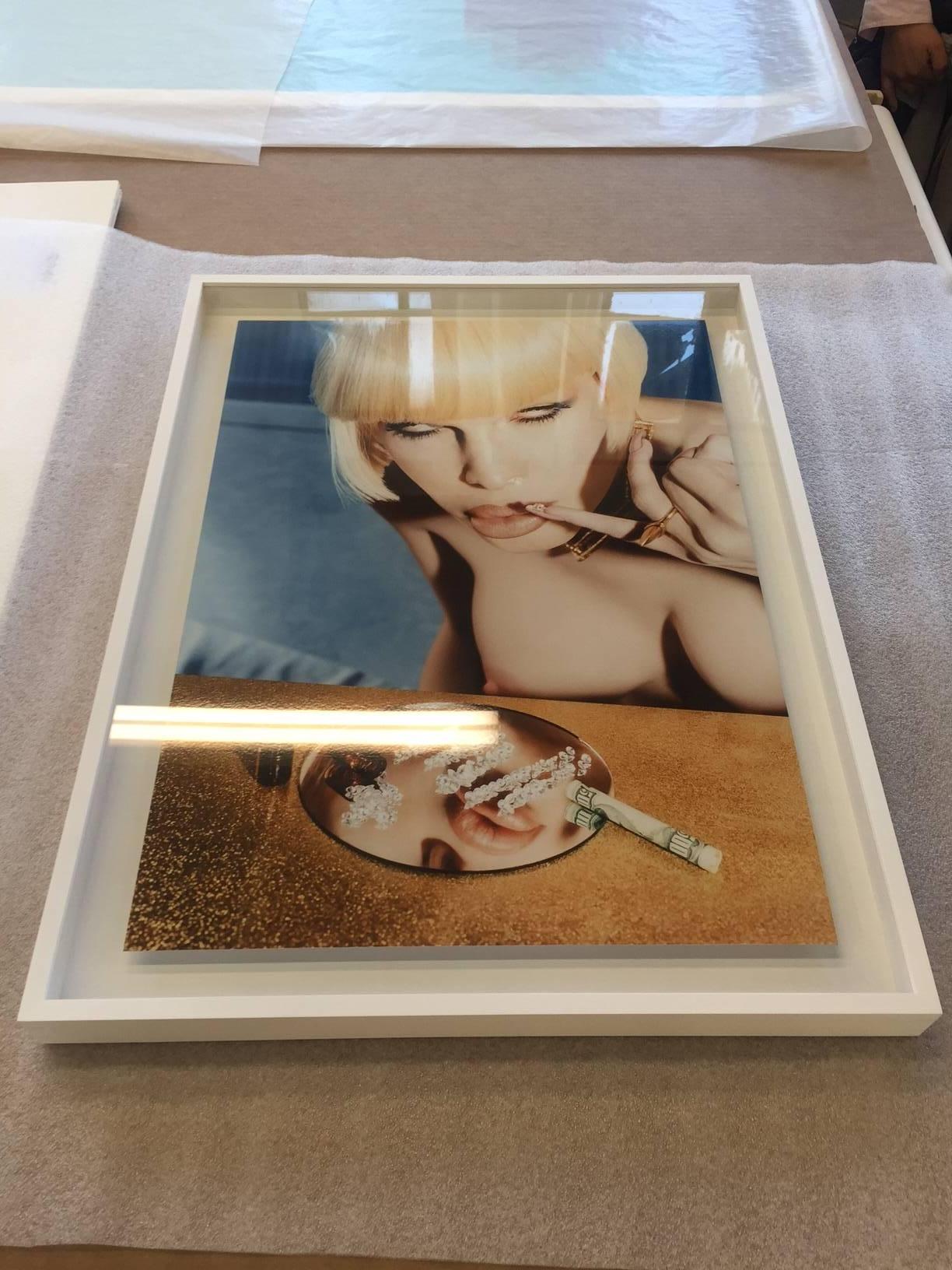 Zu Diamanten hinzugefügt – Photograph von David LaChapelle