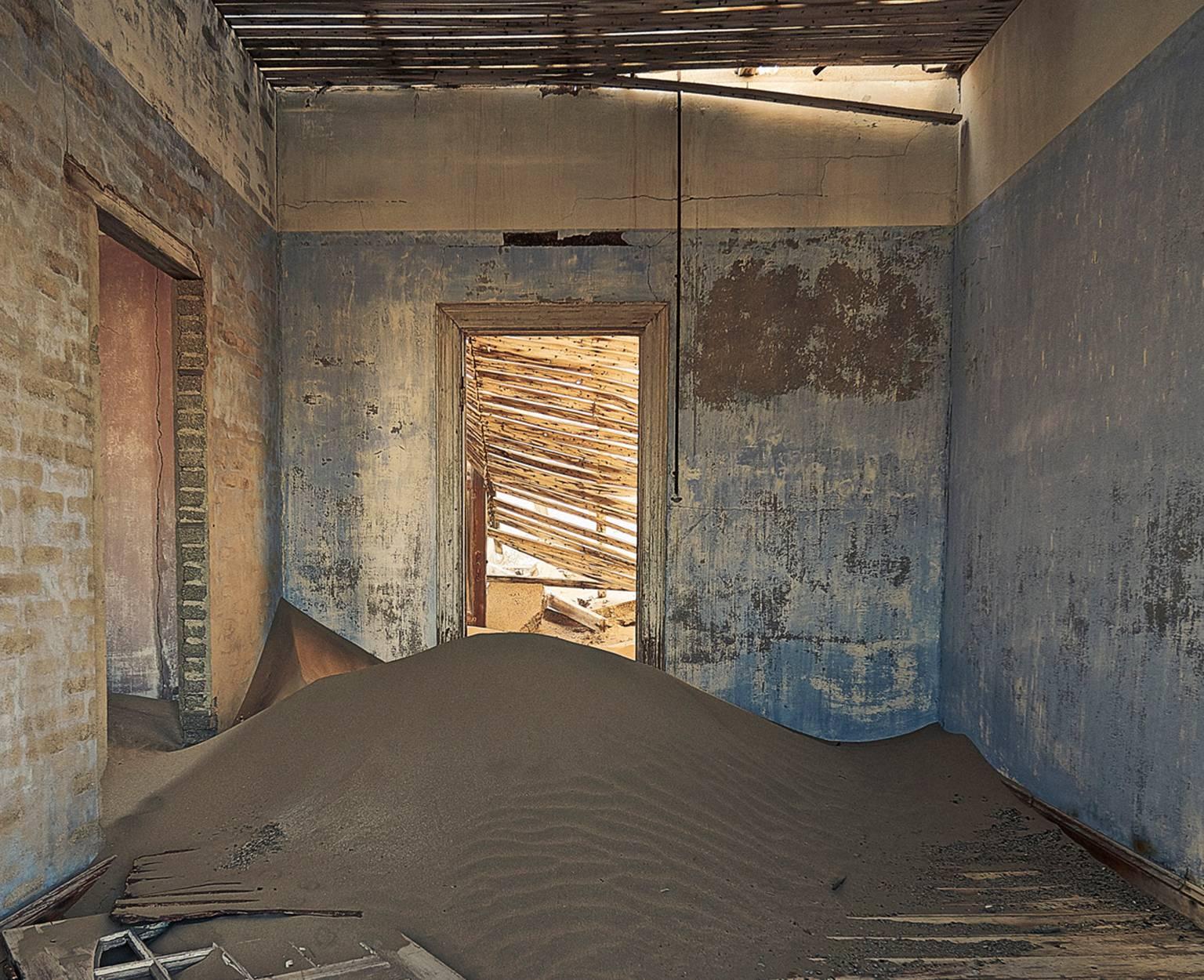 Kolmanskoppe Namibia Room 20 - Photograph by Chris Gordaneer