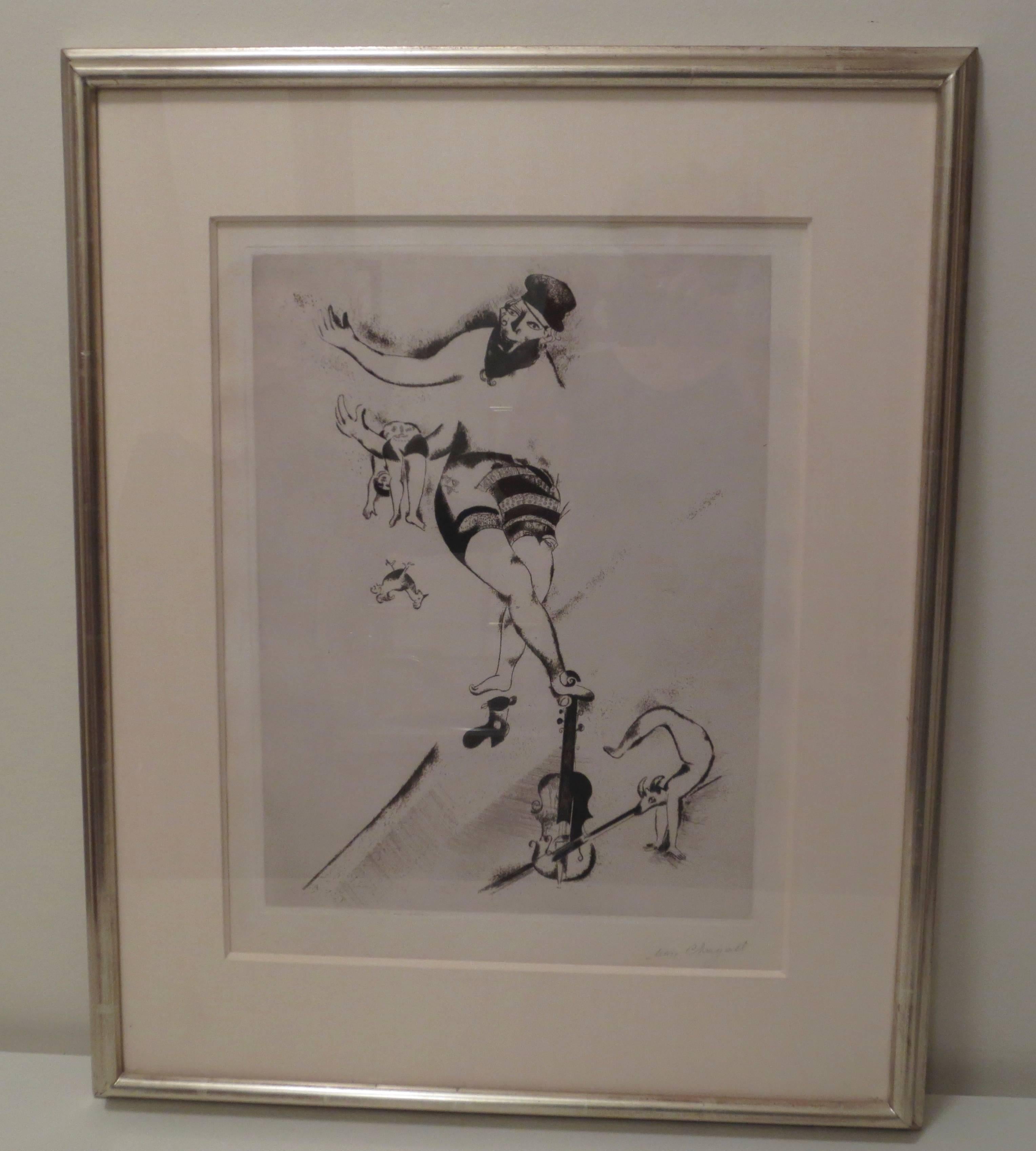 L'Acrobat au Violon - Gray Figurative Print by Marc Chagall