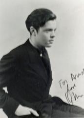ORSON wELLES - SIGNED PHOTOGRAPH