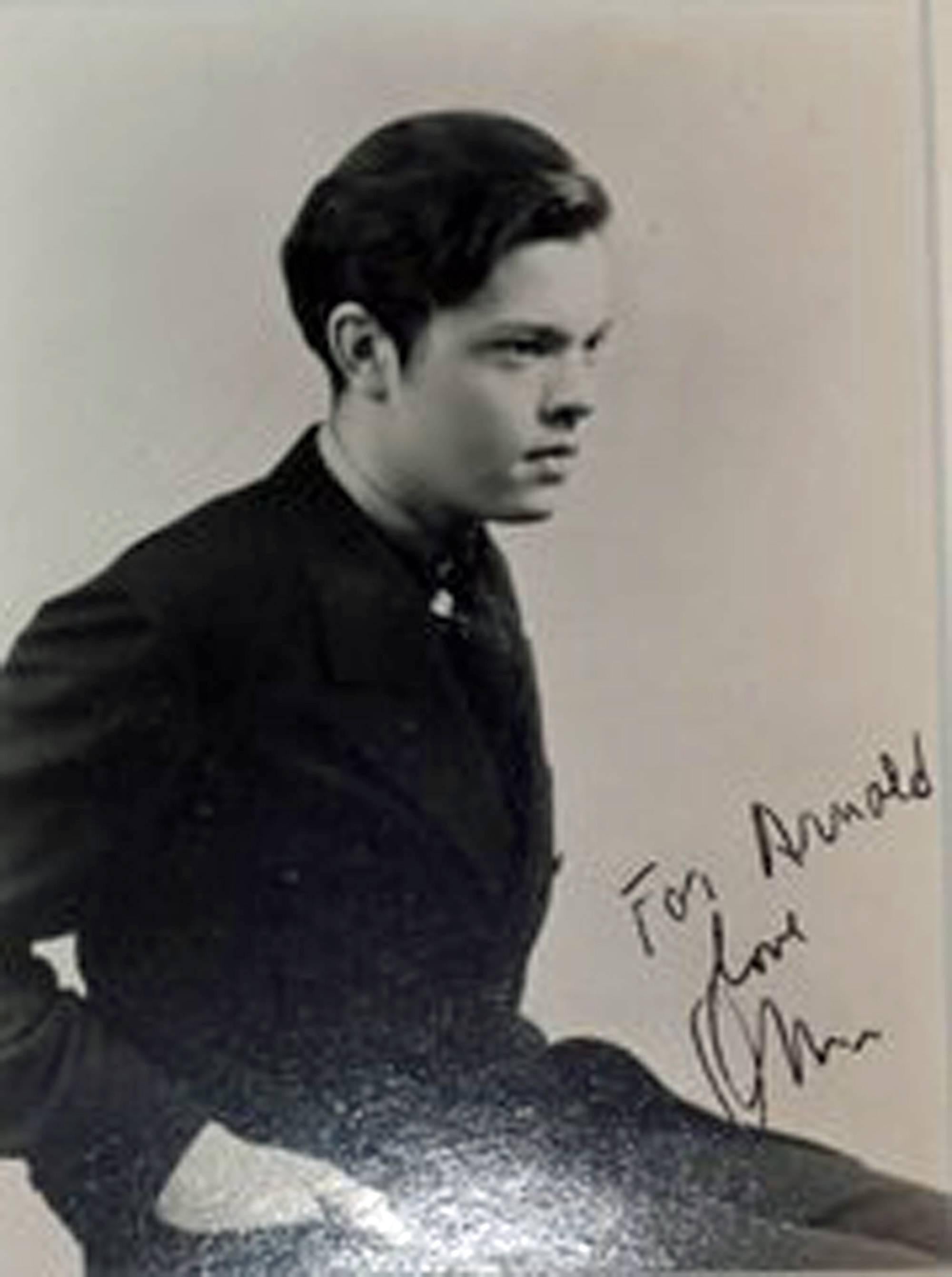 Unknown Portrait Photograph – ORSON WELLES – UNTERSCHRIEBENE FOTOGRAPHIE