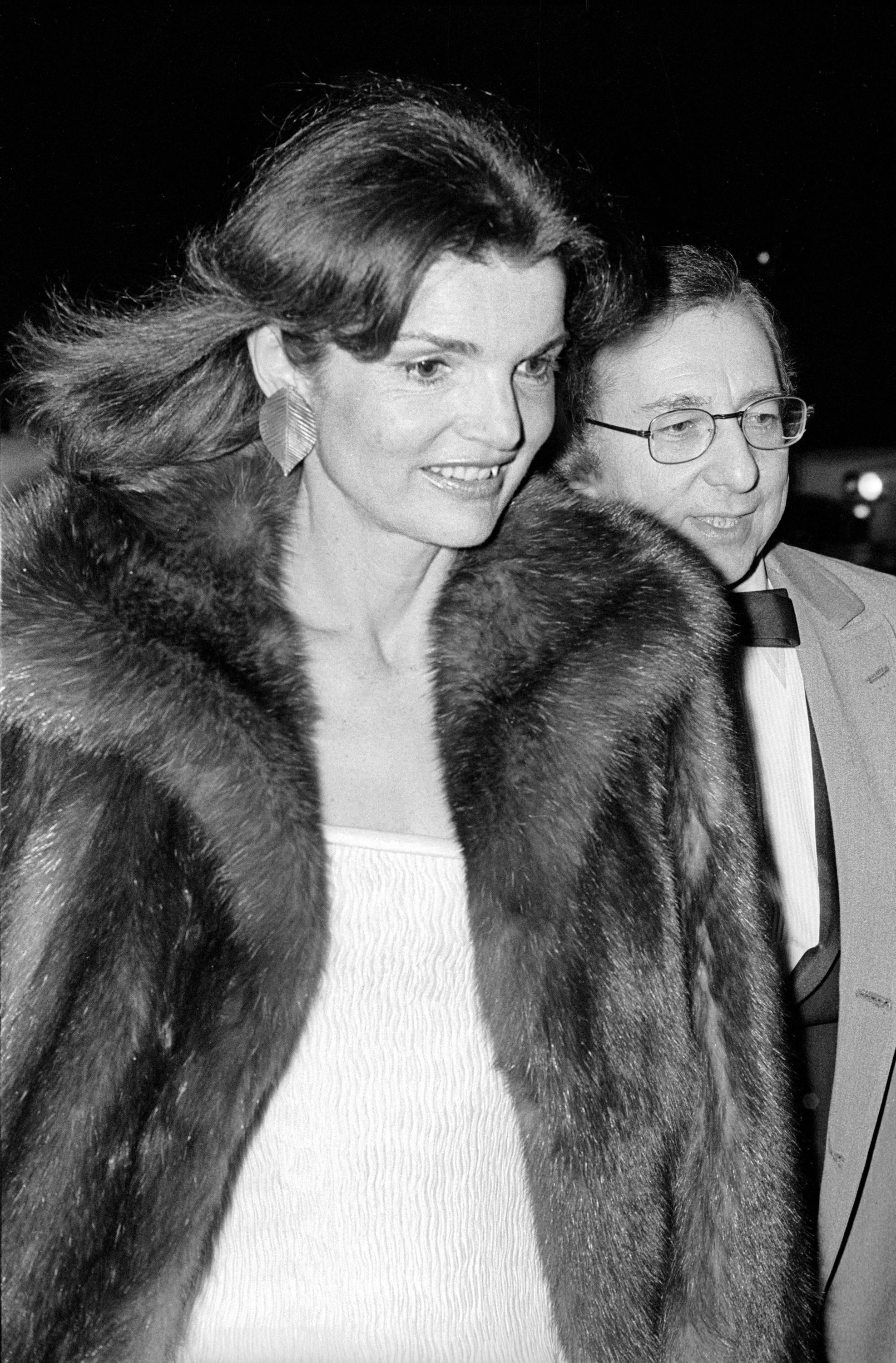 Allan Tannenbaum Black and White Photograph - Jackie Onassis at the Metropolitan Museum Costume Gala, 1976