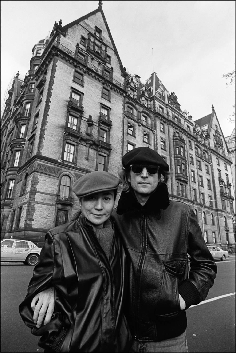 Allan Tannenbaum Black and White Photograph - John and Yoko at the Dakota, 1980
