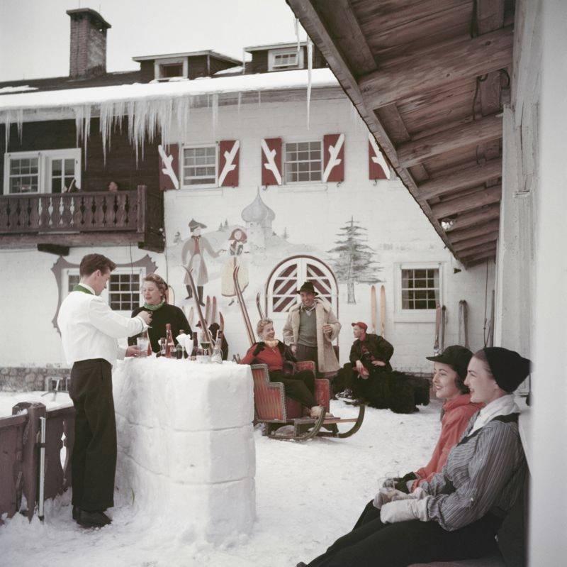 Slim Aarons Figurative Photograph - 'Chilled Beverages' (Estate Stamped Edition)