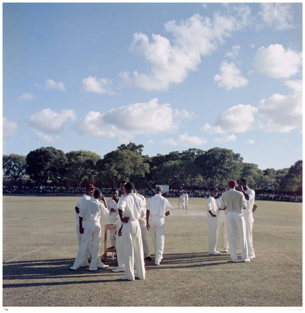 „Cricket In Antigua“ Westindien (Edition „Slim Aarons Estate“ im Angebot 1