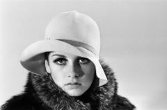 'Twiggy In Hat' 1966 ( Galerie Prints Limited Edition)