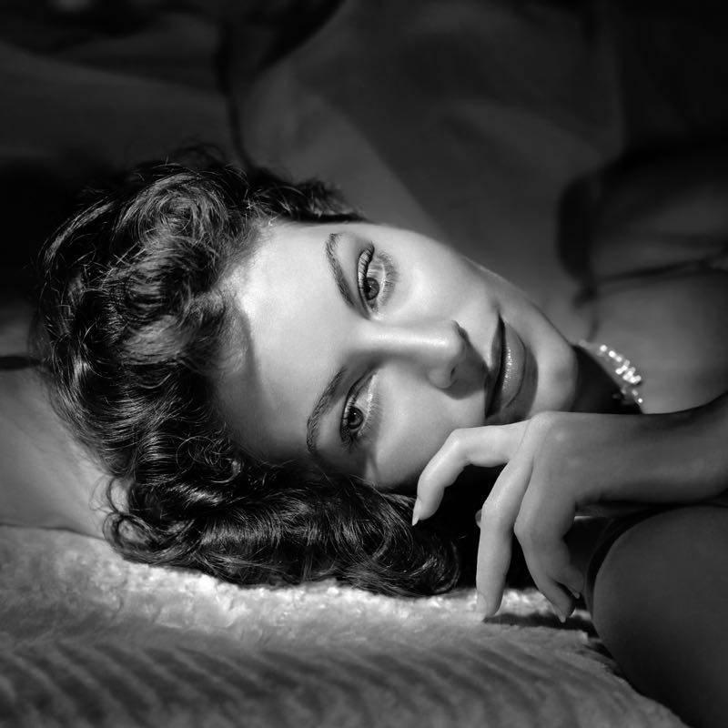 Unknown Black and White Photograph – „Ava Gardner Porträt“ Übergröße, limitierte Auflage, Silbergelatineabzug