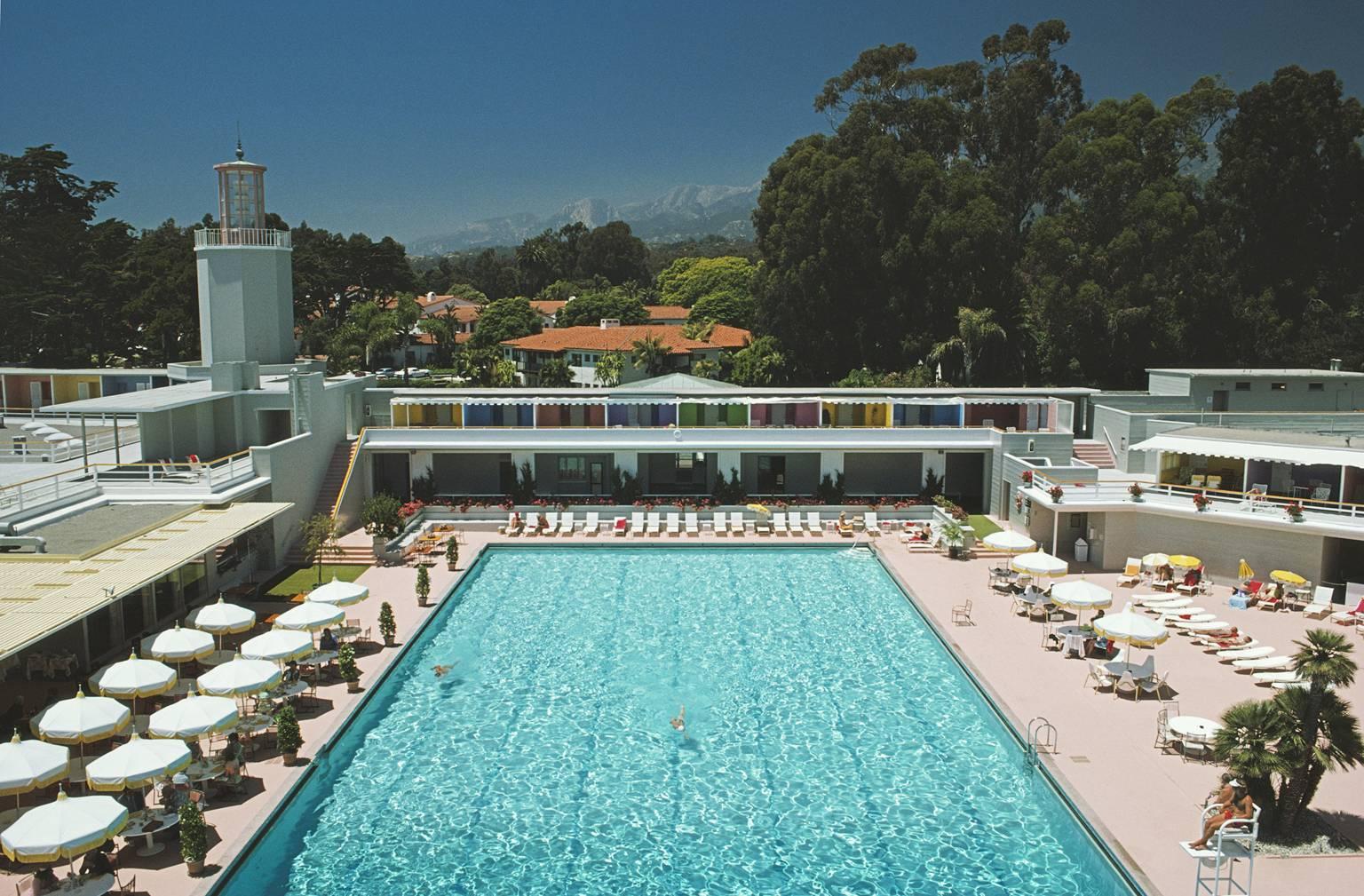 Color Photograph Slim Aarons - « Monte Carlo Pool » 1975 (édition de succession delim Aarons)