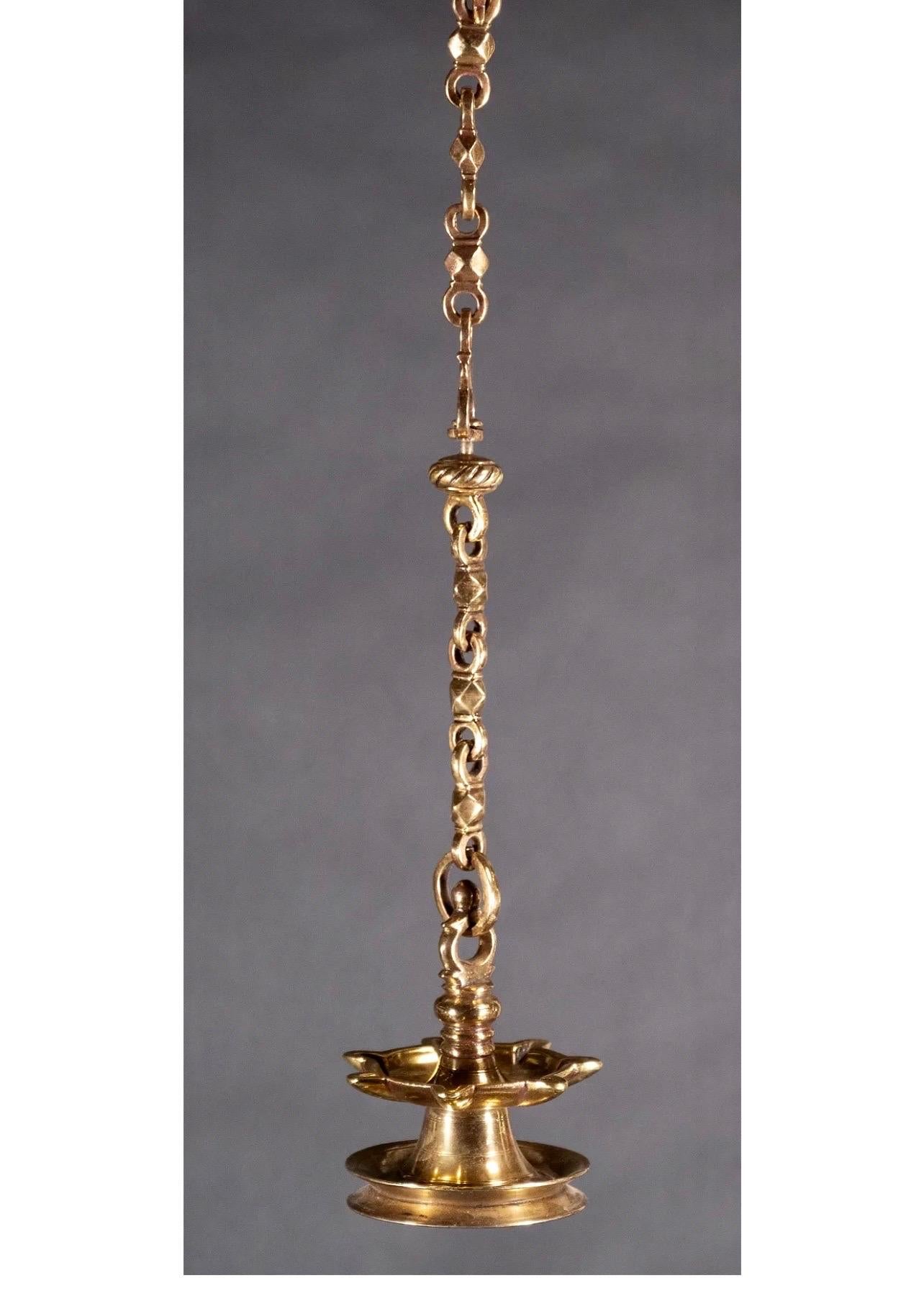 Rare lampe à huile judaïque ancienne suspendue en bronze représentant un Synagogue ou un temple judaïque, avec chaîne en vente 3