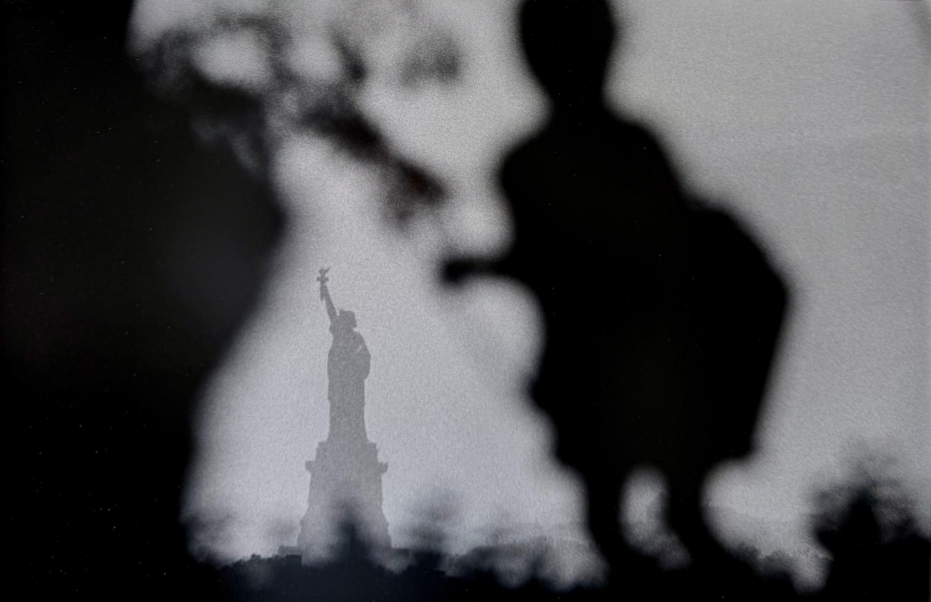 Photographie de la Statue de la Liberté de Julio Mitchel, Cubano-Américain en vente 2