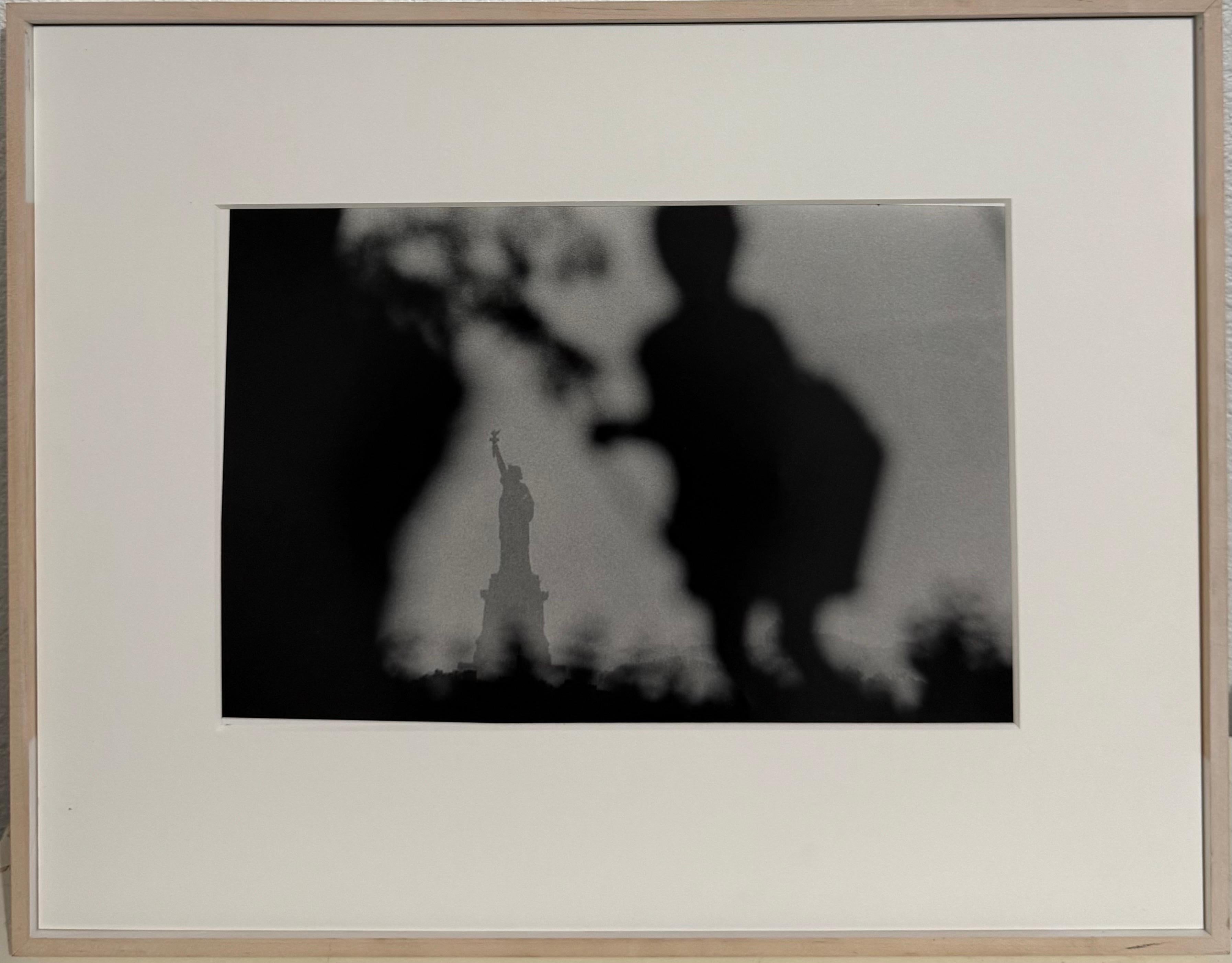 Photographie de la Statue de la Liberté de Julio Mitchel, Cubano-Américain en vente 5