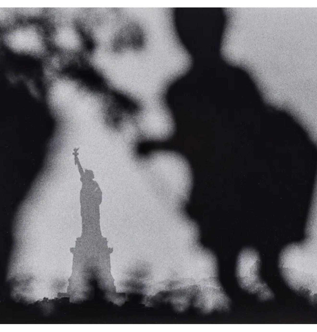Photographie de la Statue de la Liberté de Julio Mitchel, Cubano-Américain en vente 11
