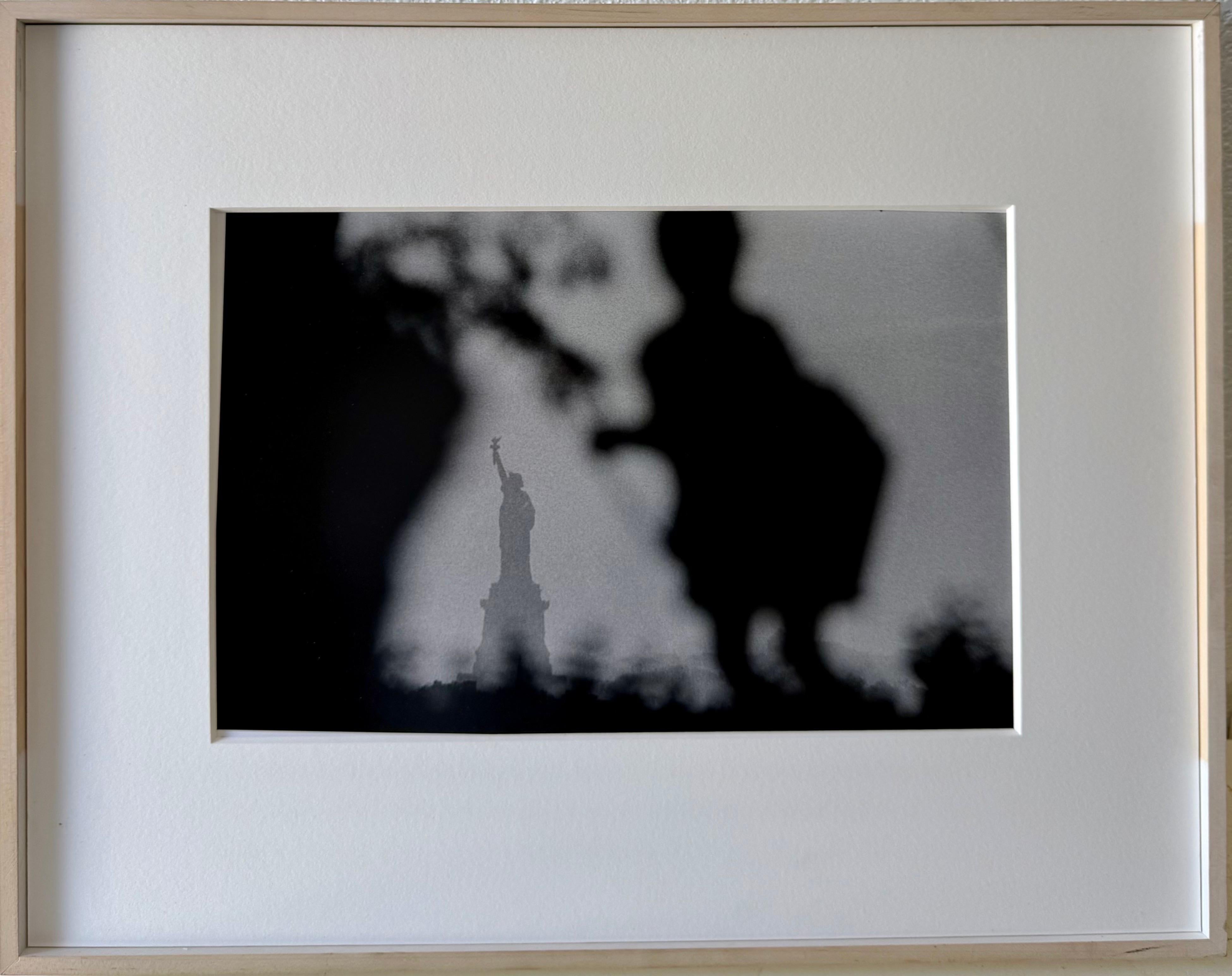 Photographie de la Statue de la Liberté de Julio Mitchel, Cubano-Américain en vente 10