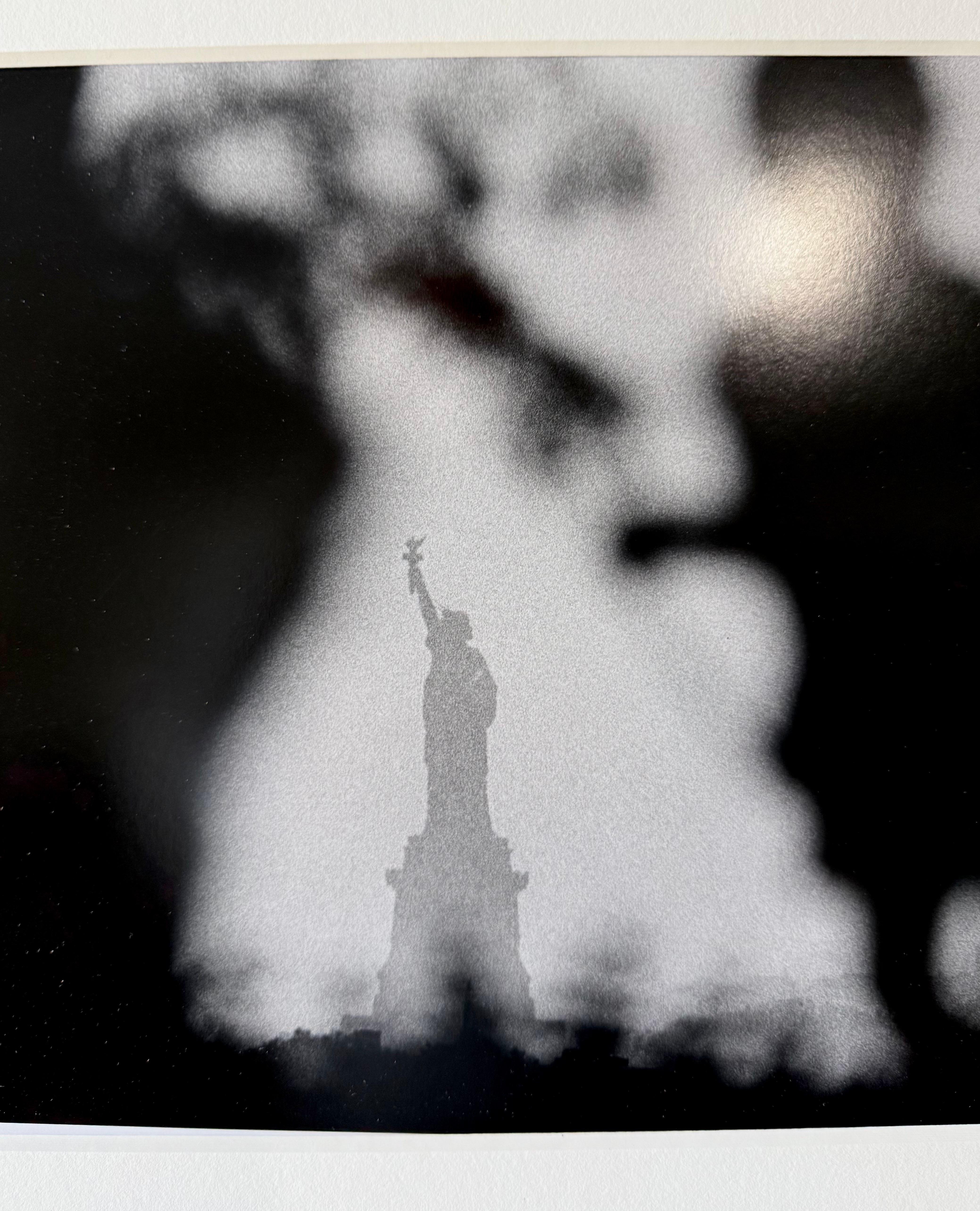 Photographie de la Statue de la Liberté de Julio Mitchel, Cubano-Américain en vente 13