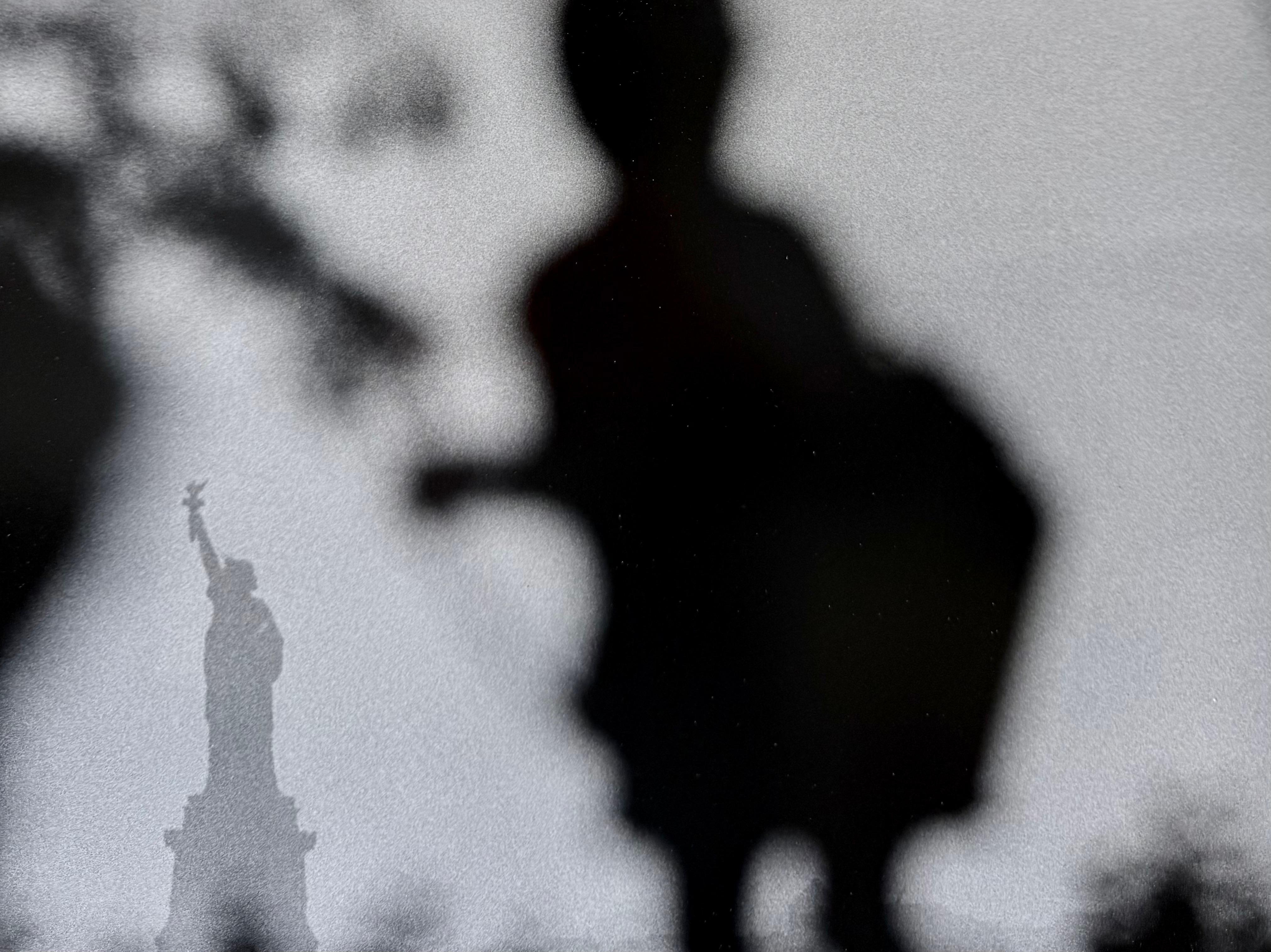 Photographie de la Statue de la Liberté de Julio Mitchel, Cubano-Américain en vente 14