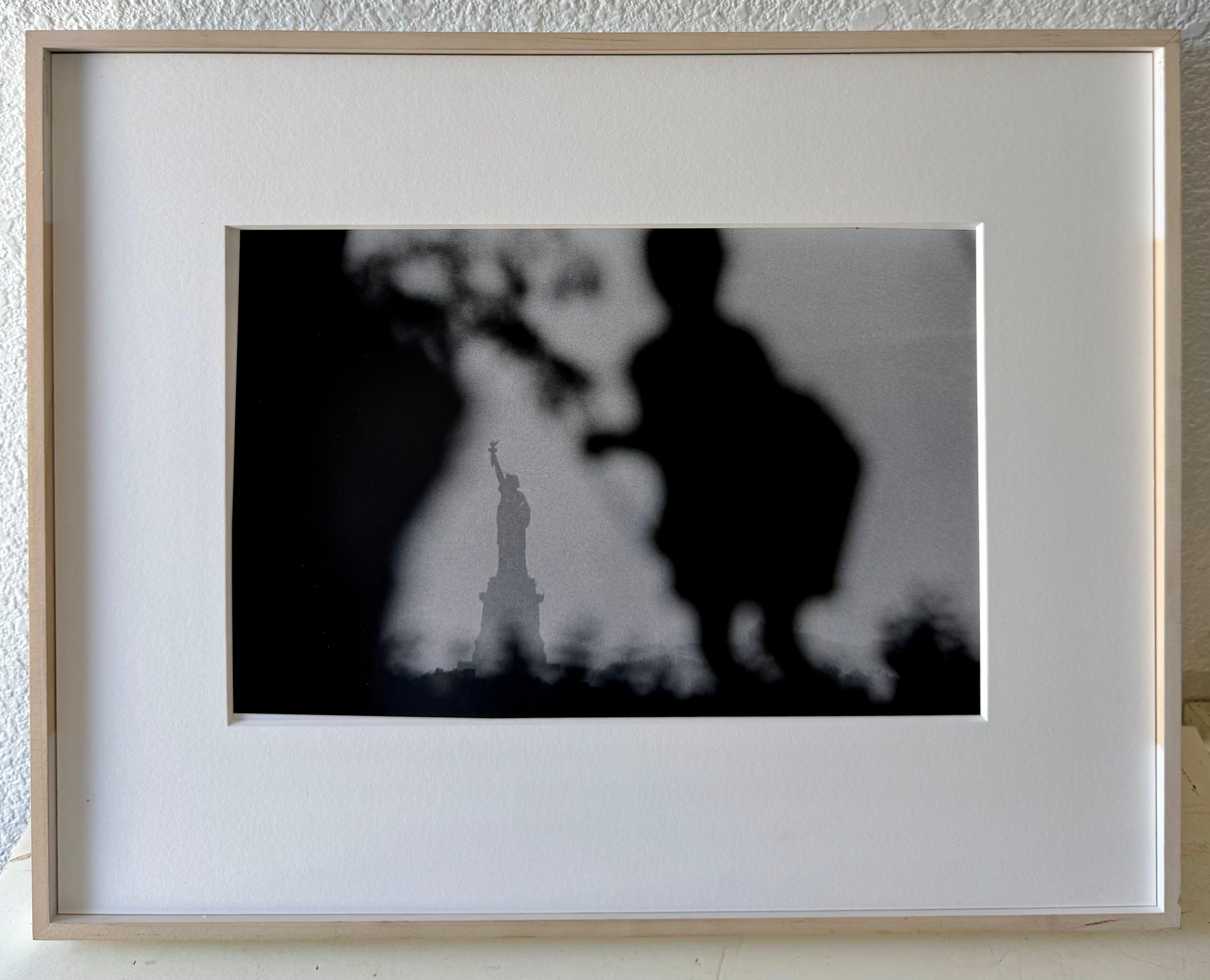 Photographie de la Statue de la Liberté de Julio Mitchel, Cubano-Américain en vente 15