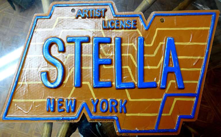 Plaque d'artiste Pop Art avec étiquette de Frank Stella - Mixed Media Art de Greg Constantine