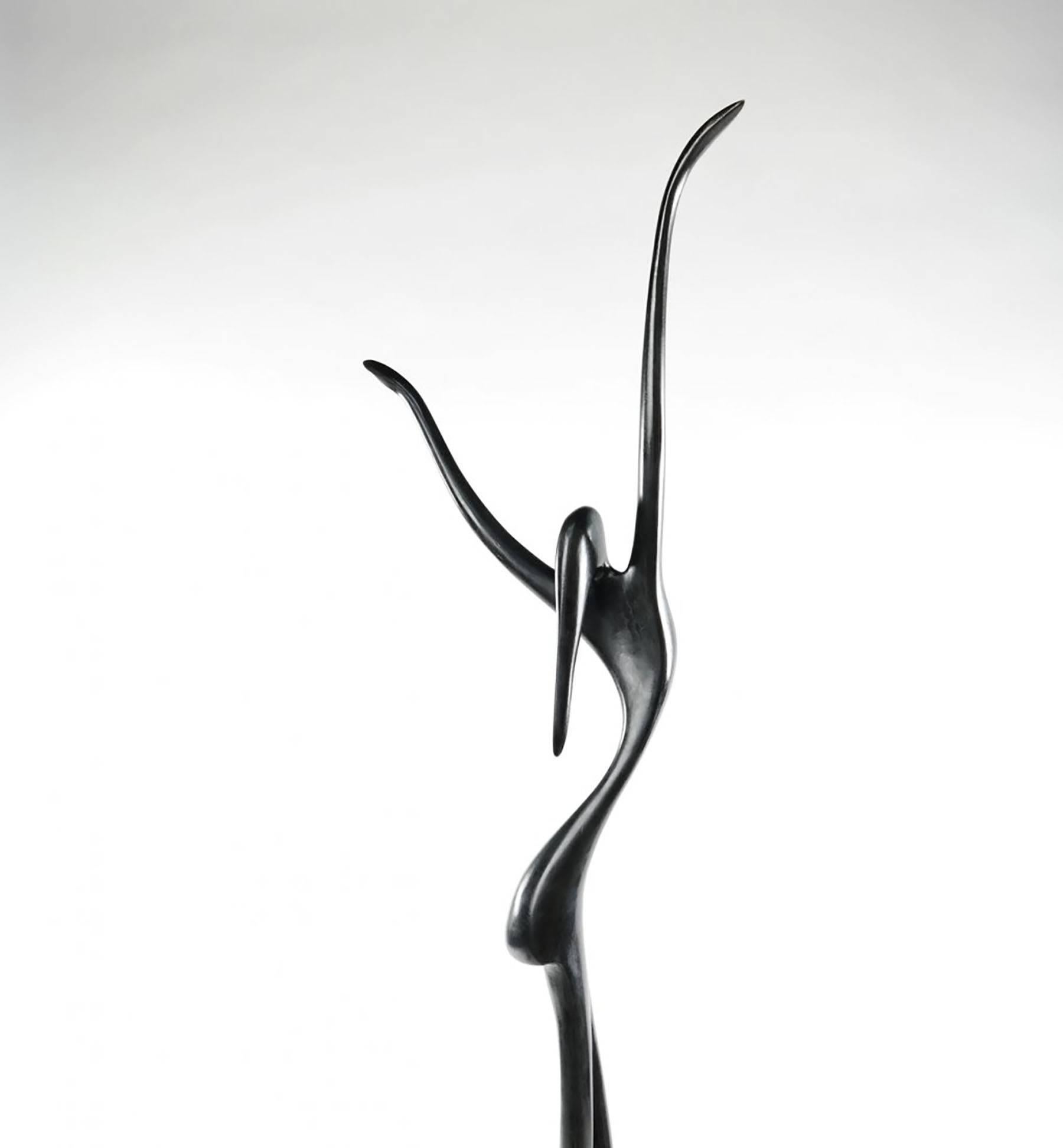 Bronze Dancing Women - Sculpture by Victor Halvani