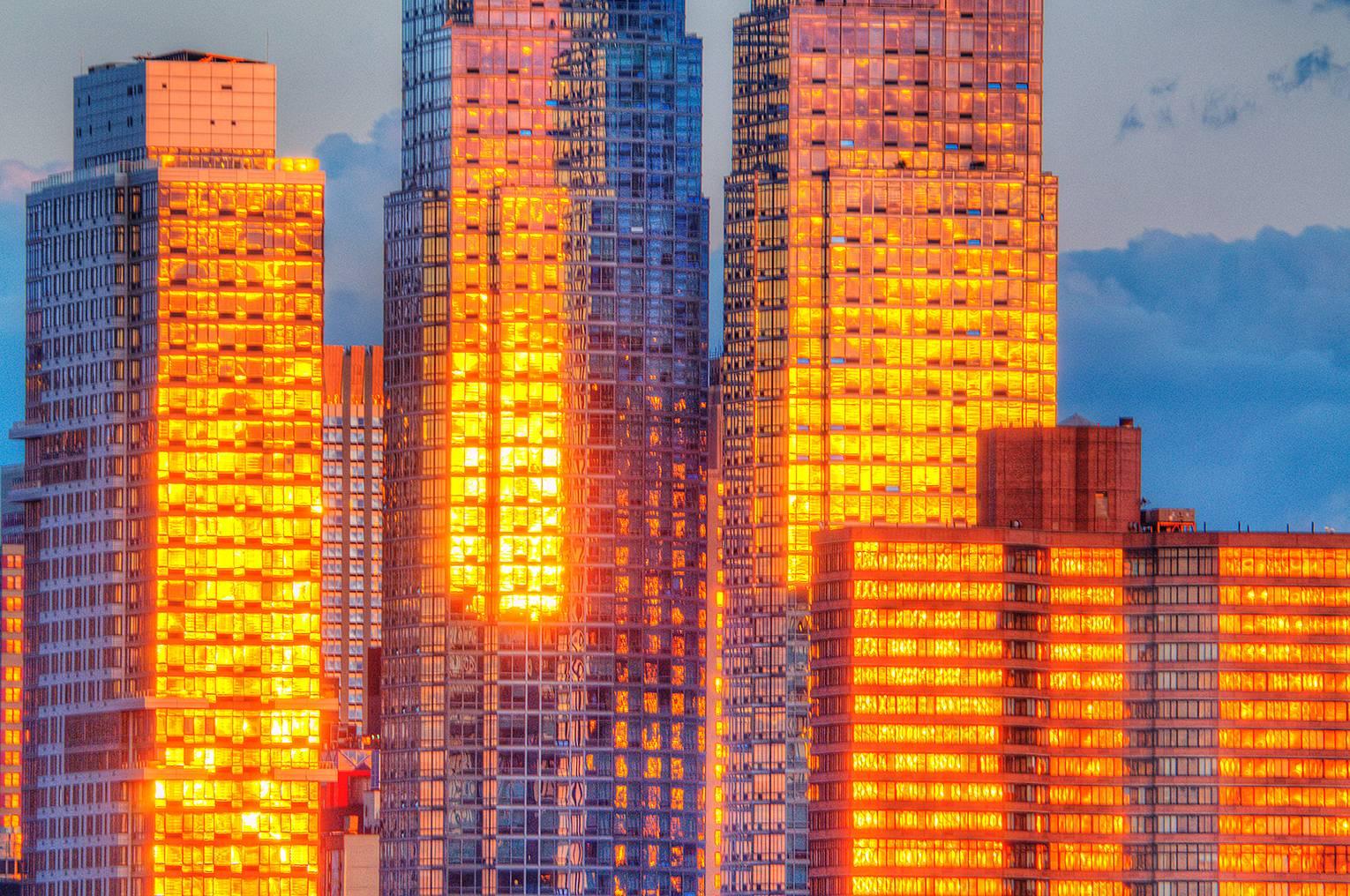 Mitchell Funk Landscape Photograph – New York City Glow