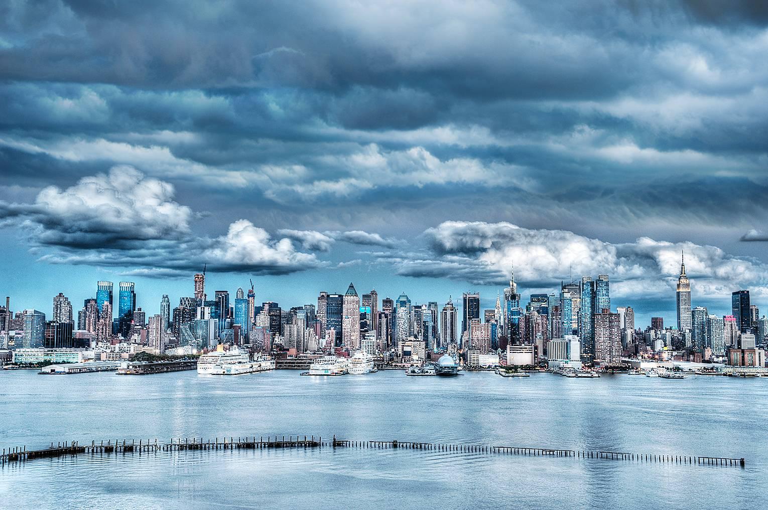 Landscape Photograph di Mitchell Funk - Skyline di New York dal New Jersey