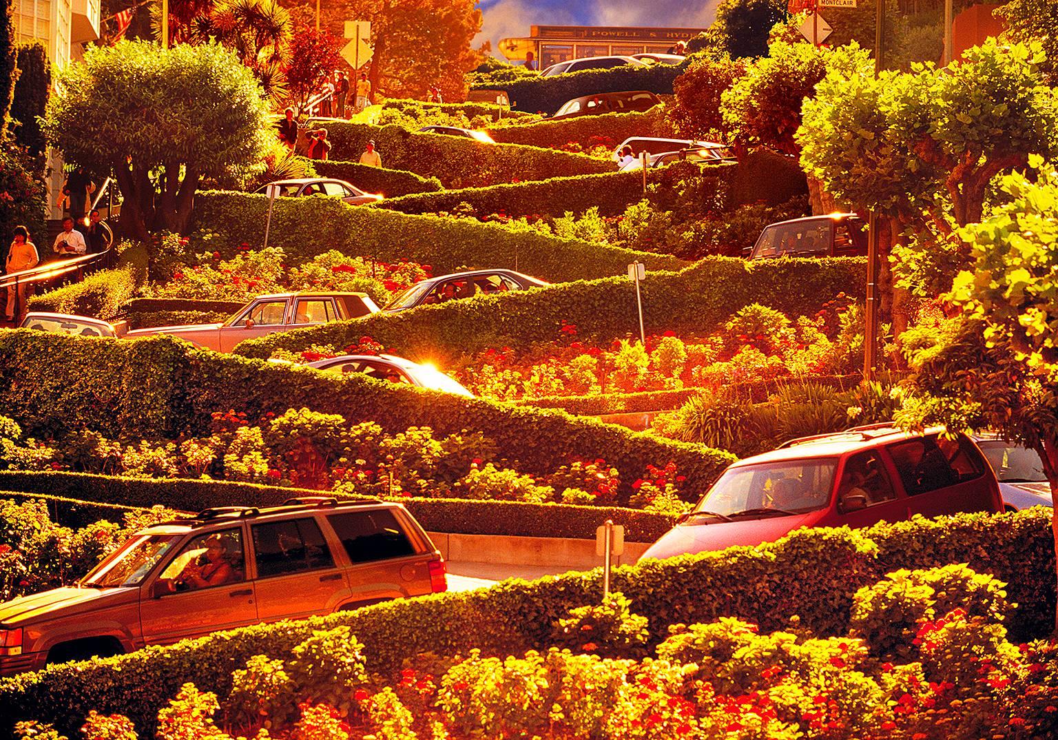 Lombard Street, San Francisco im goldenen Licht,  Farbfotografie Mitchell Funk