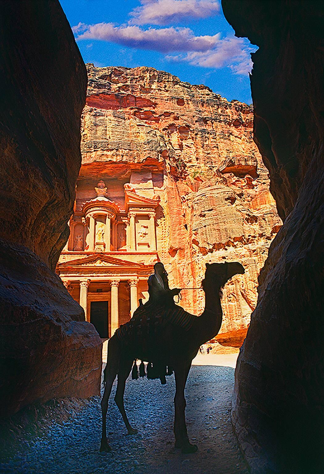 Landscape Photograph di Mitchell Funk - Cammello, Petra, Giordania