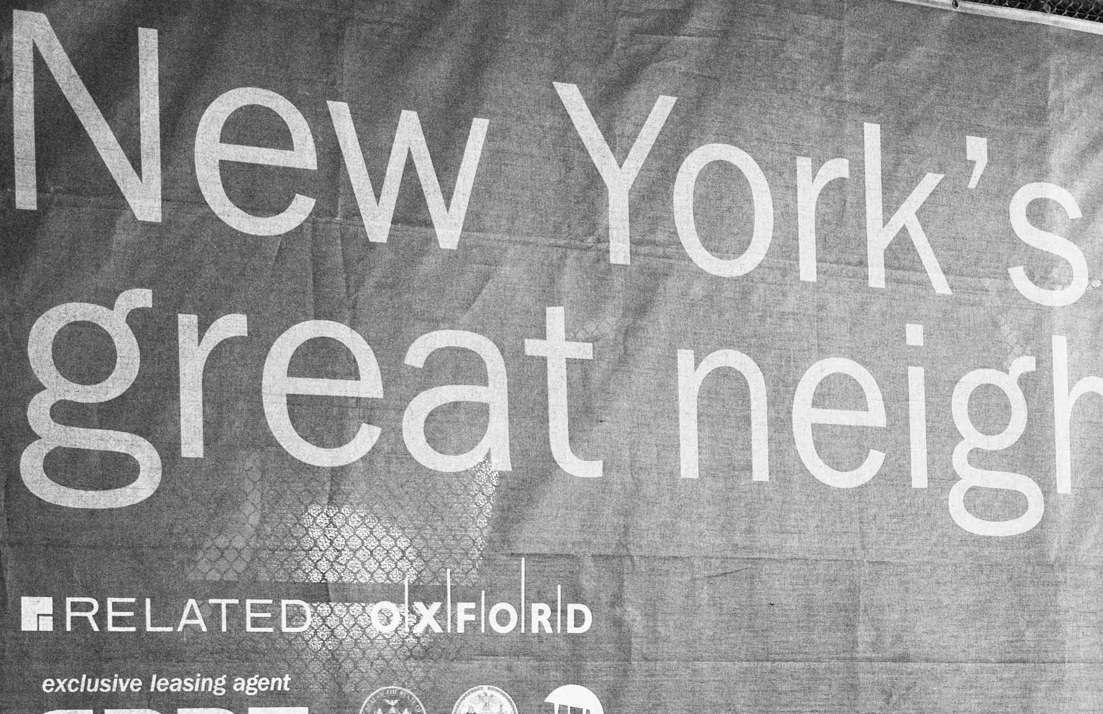 Gentrification von Zack Whitford – Hudson Yards, New York – Straßenfotografie im Angebot 2