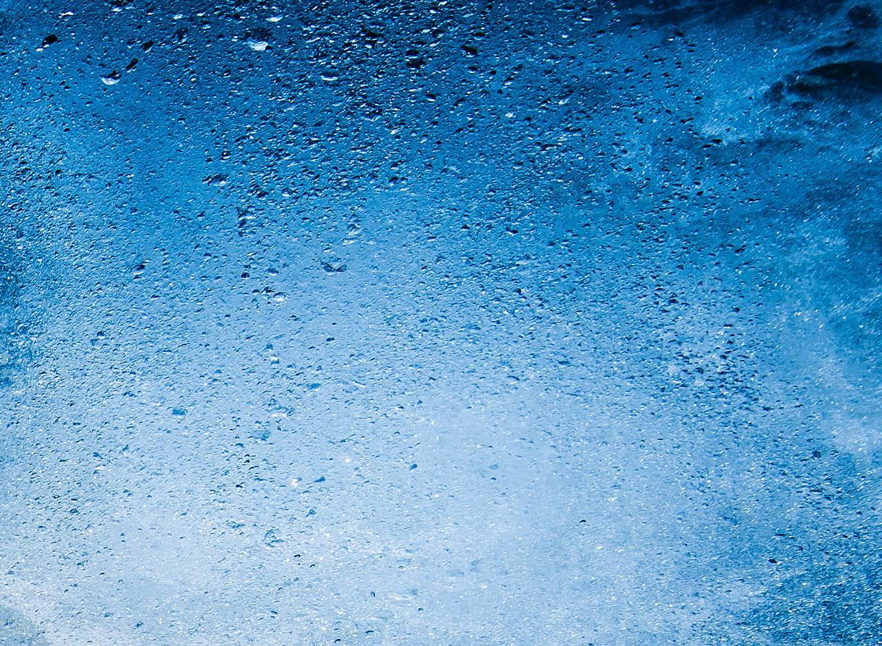 Autour du Monde - Bleu Color Photograph par Hugh Arnold