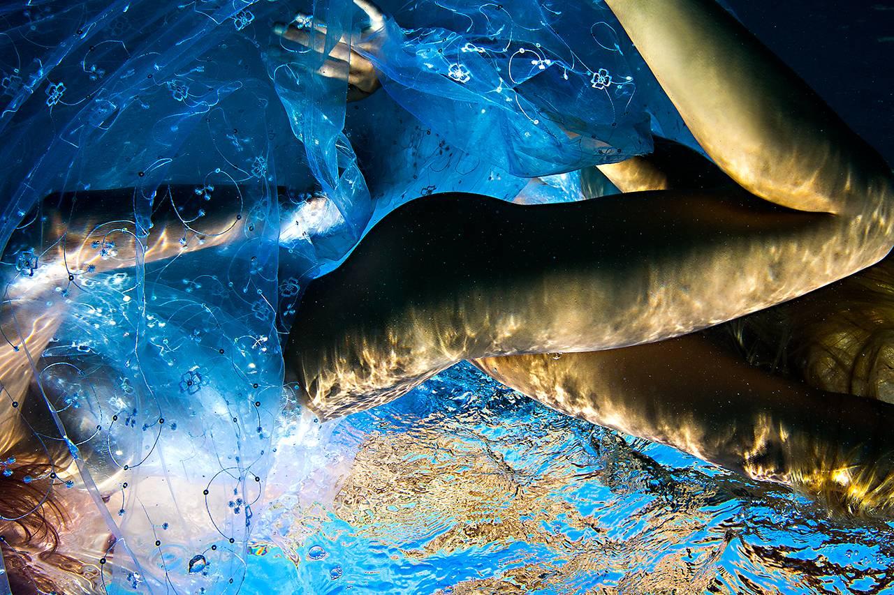 Hugh Arnold Color Photograph – Intimo