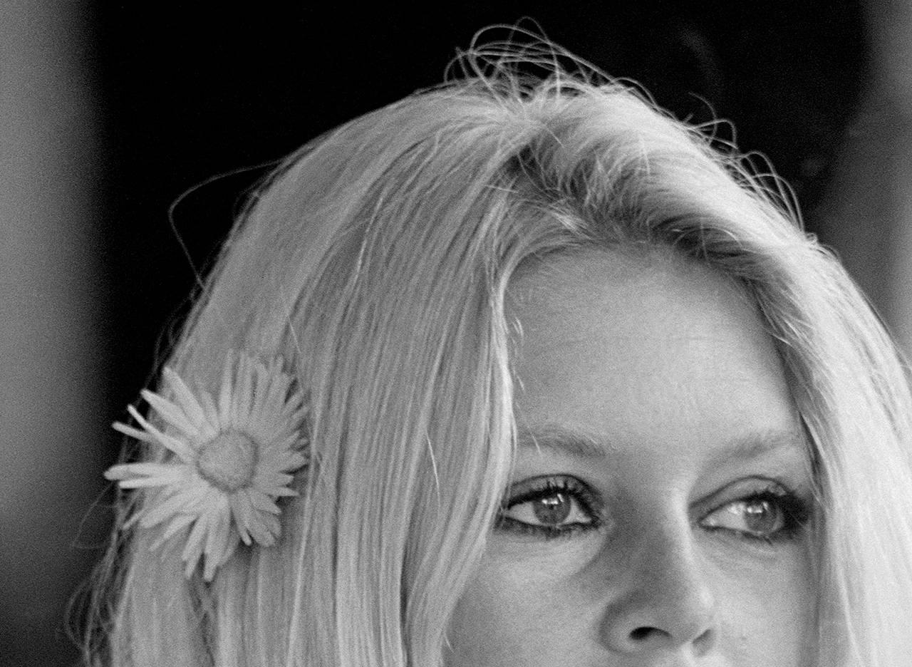 Brigitte Bardot, Film „Shalako“, Deauville, 1968 – Photograph von Terry O'Neill