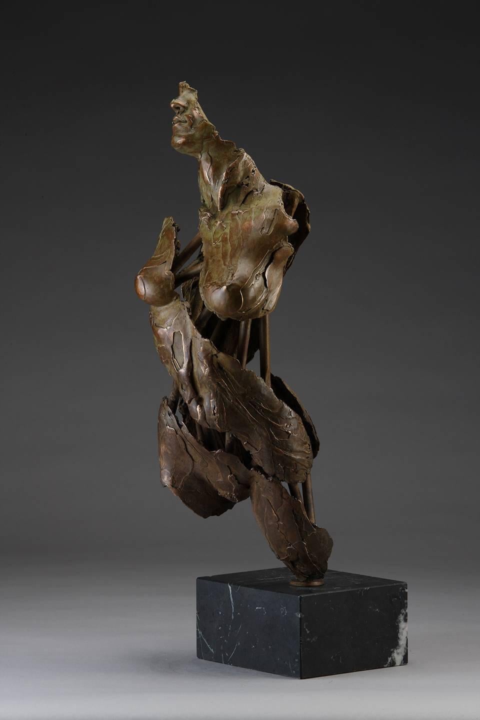Engel Muriel – Sculpture von Blake Ward