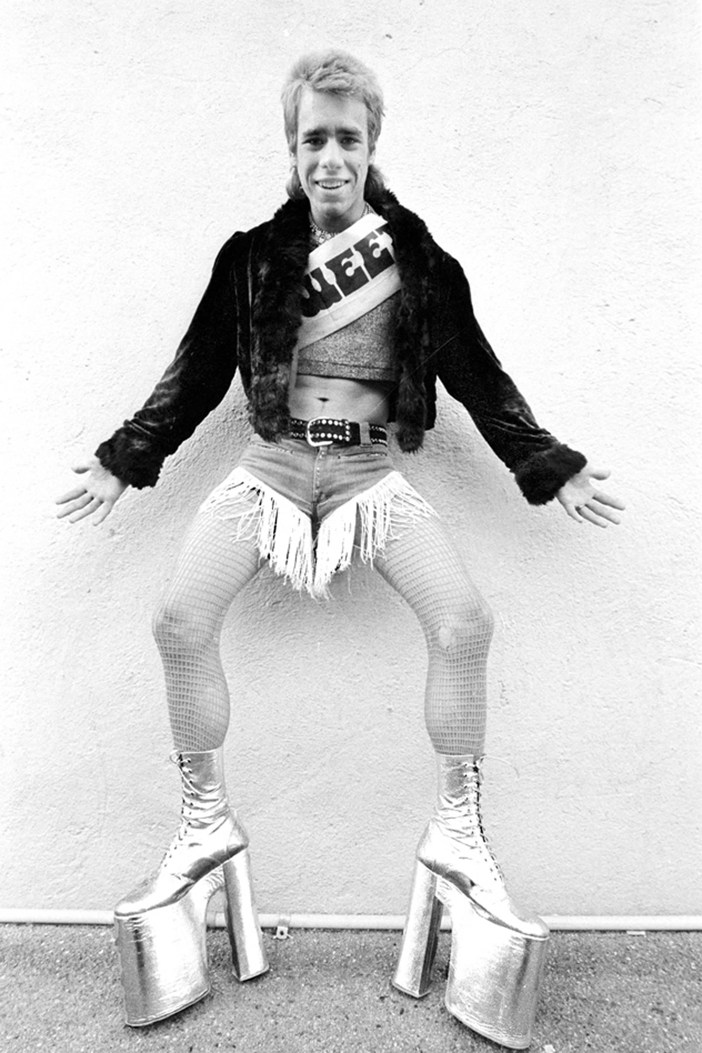 Chuckie Star, 1974, TIME

Star wurde zum vollendeten LA-Party-Kid, das ein gefragter Gast auf Partys war. Als die Szene vorbei war, ging er mit den anderen weiter. Die Schuhe der Stars wurden von Fred Slatten hergestellt, West-Hollywoods Schuhmacher