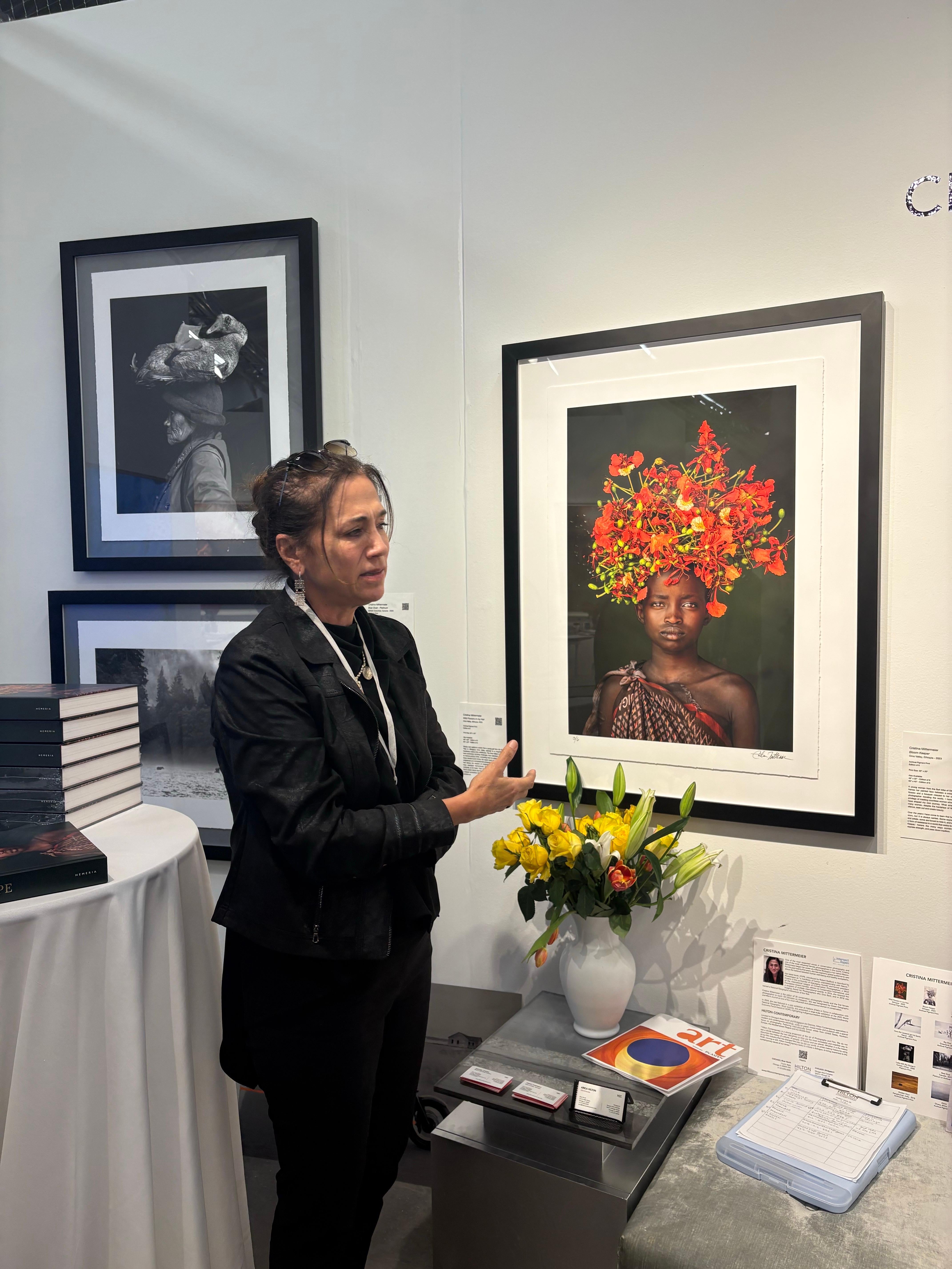 Wildblumen in meinem Haar, Äthiopien von Cristina Mittermeier im Angebot 3