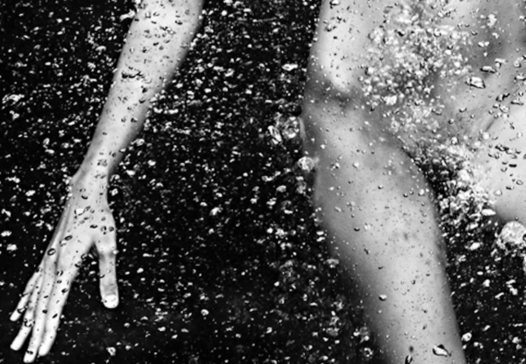 Nous sommes.... - Photographie contemporaine de nu en vente 1