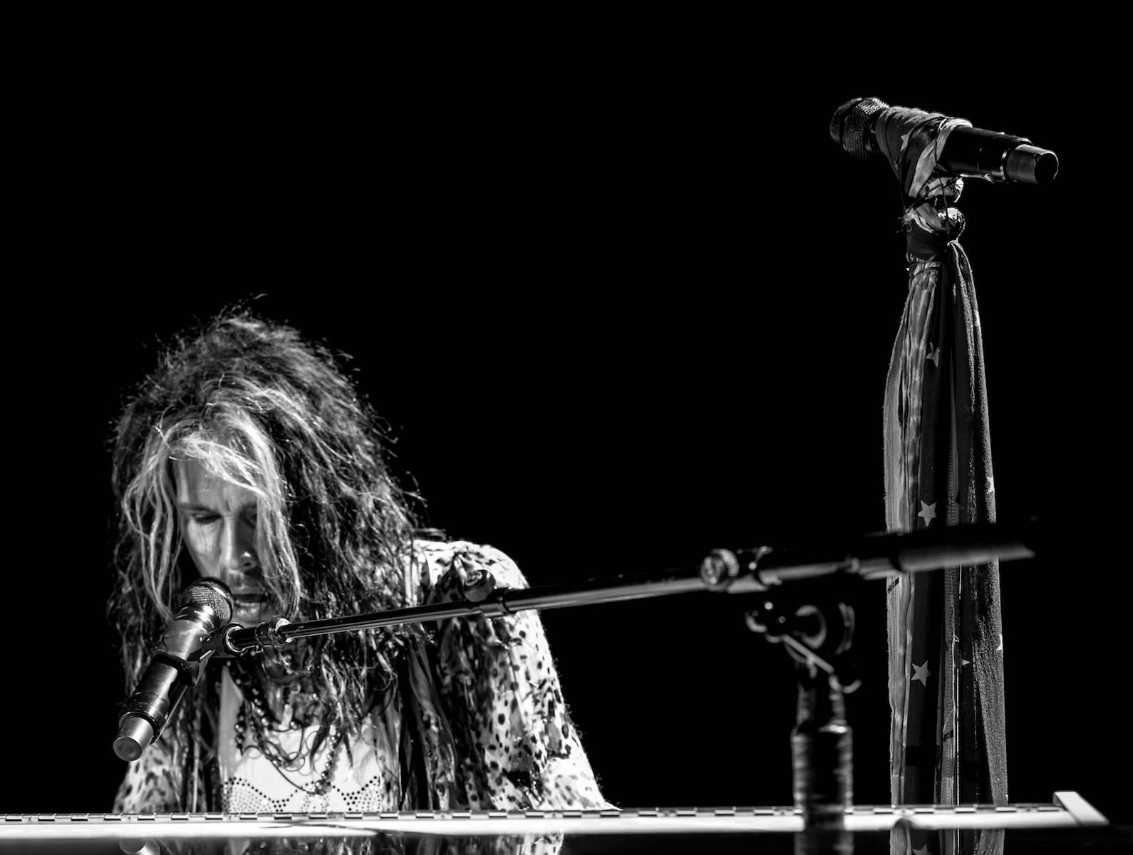 Steven Tyler at the Piano

Archival pigment print 

Edition size:  25

16