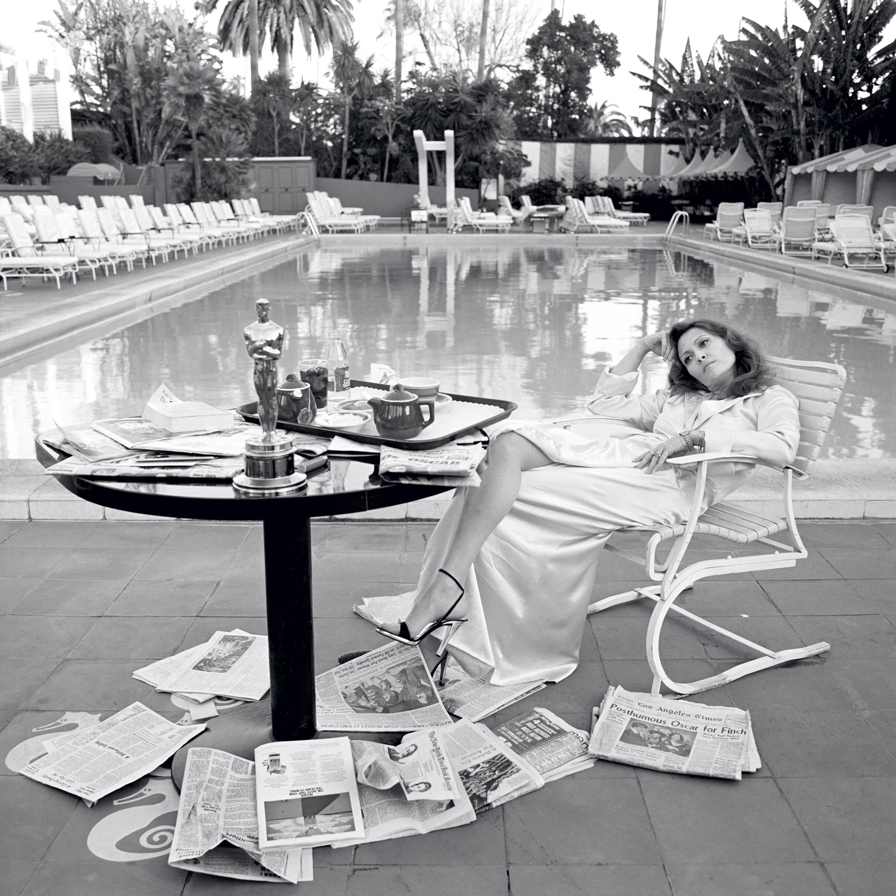 Terry O'Neill Black and White Photograph - "Oscar Ennui" Los Angeles, 1977